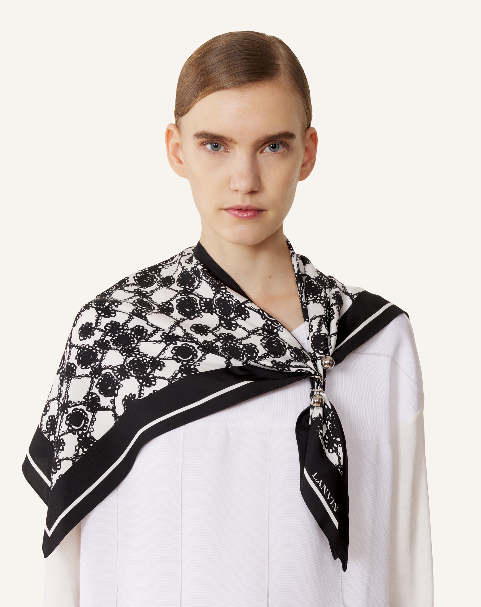TOP BIJOU MOTIF MARGUERITES