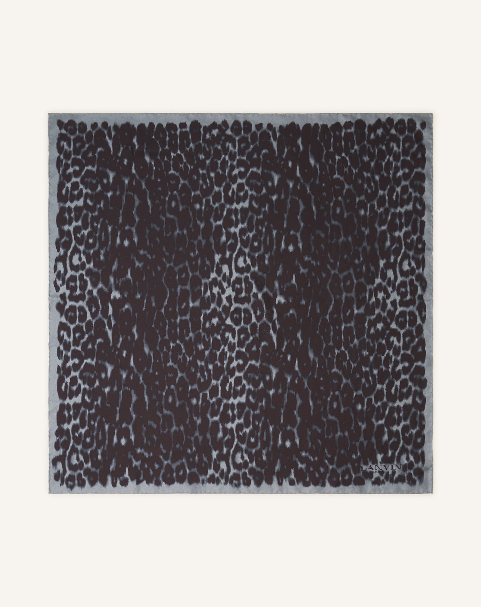 CARRÉ EN SOIE IMPRIMÉ LÉOPARD BLEU