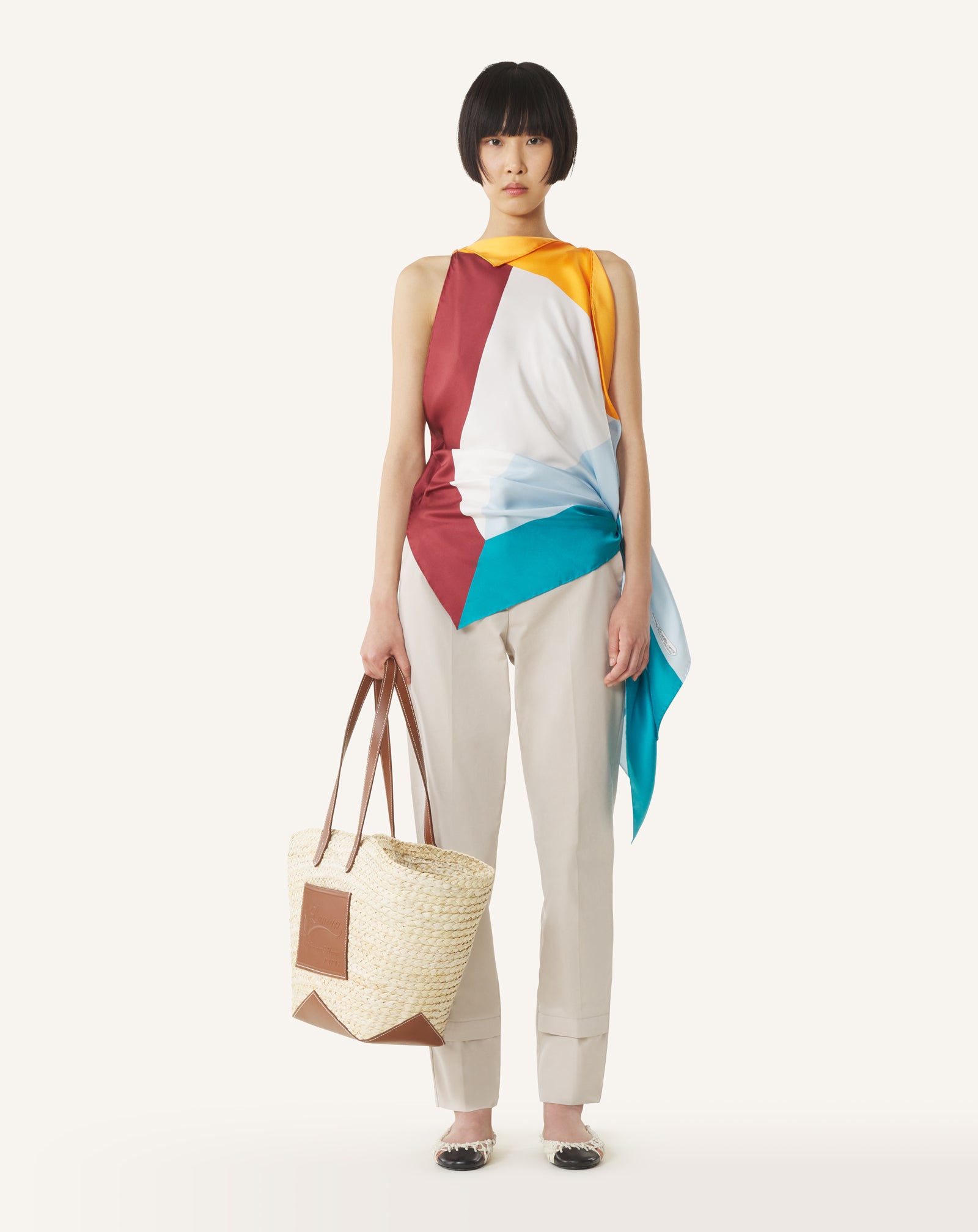 TOP À MOTIF GRAPHIQUE EN SOIE BLANC