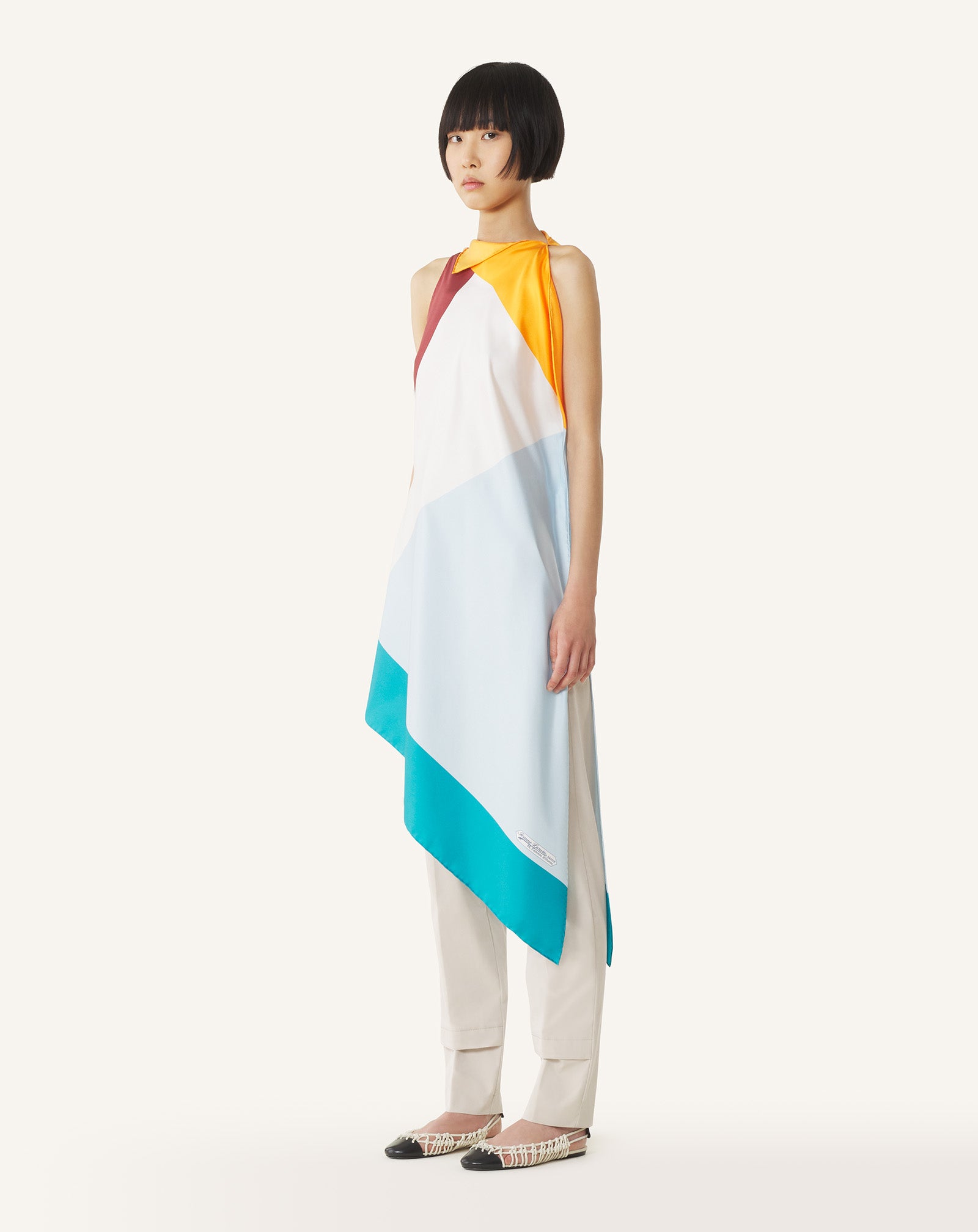 TOP À MOTIF GRAPHIQUE EN SOIE