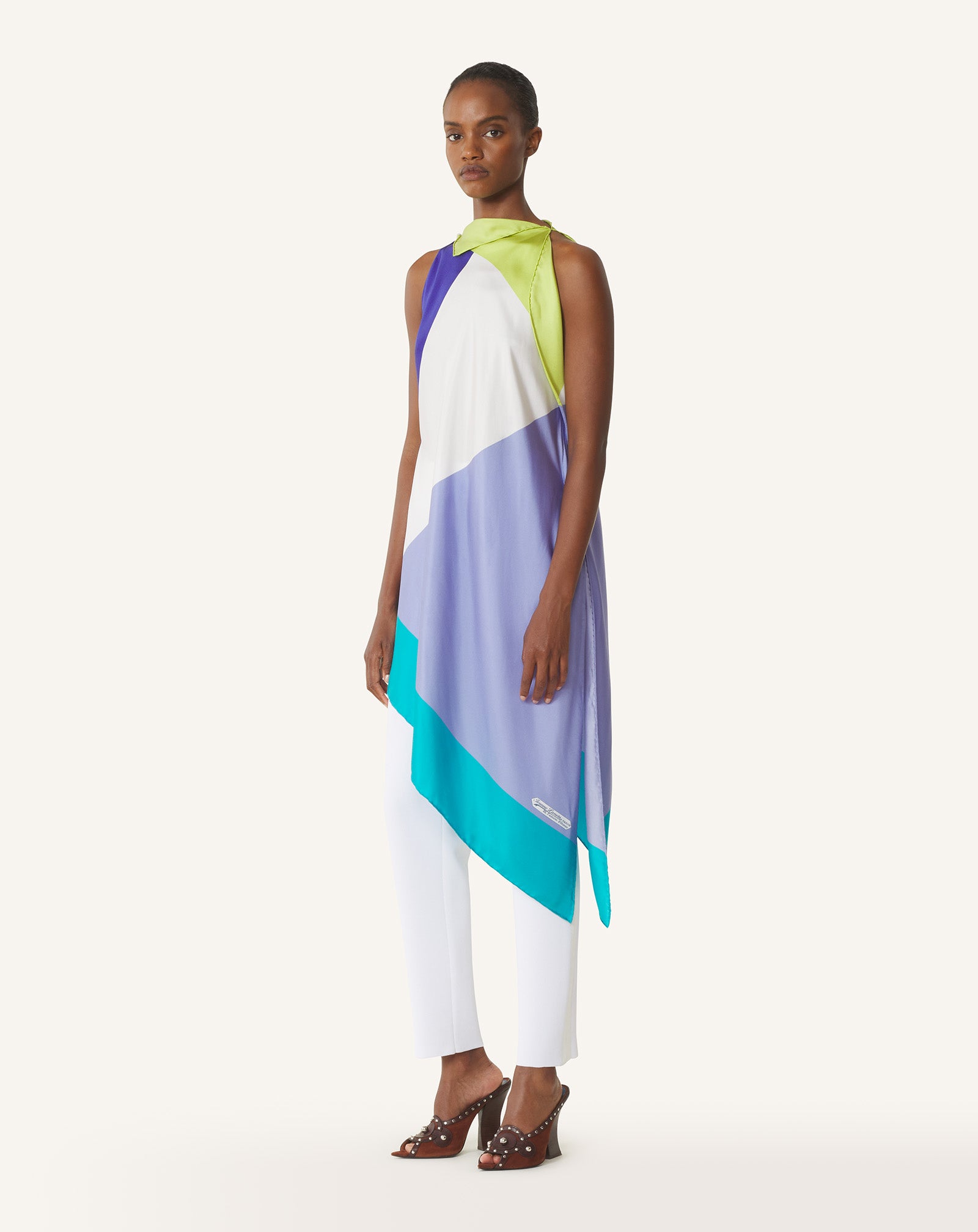 TOP À MOTIF GRAPHIQUE EN SOIE