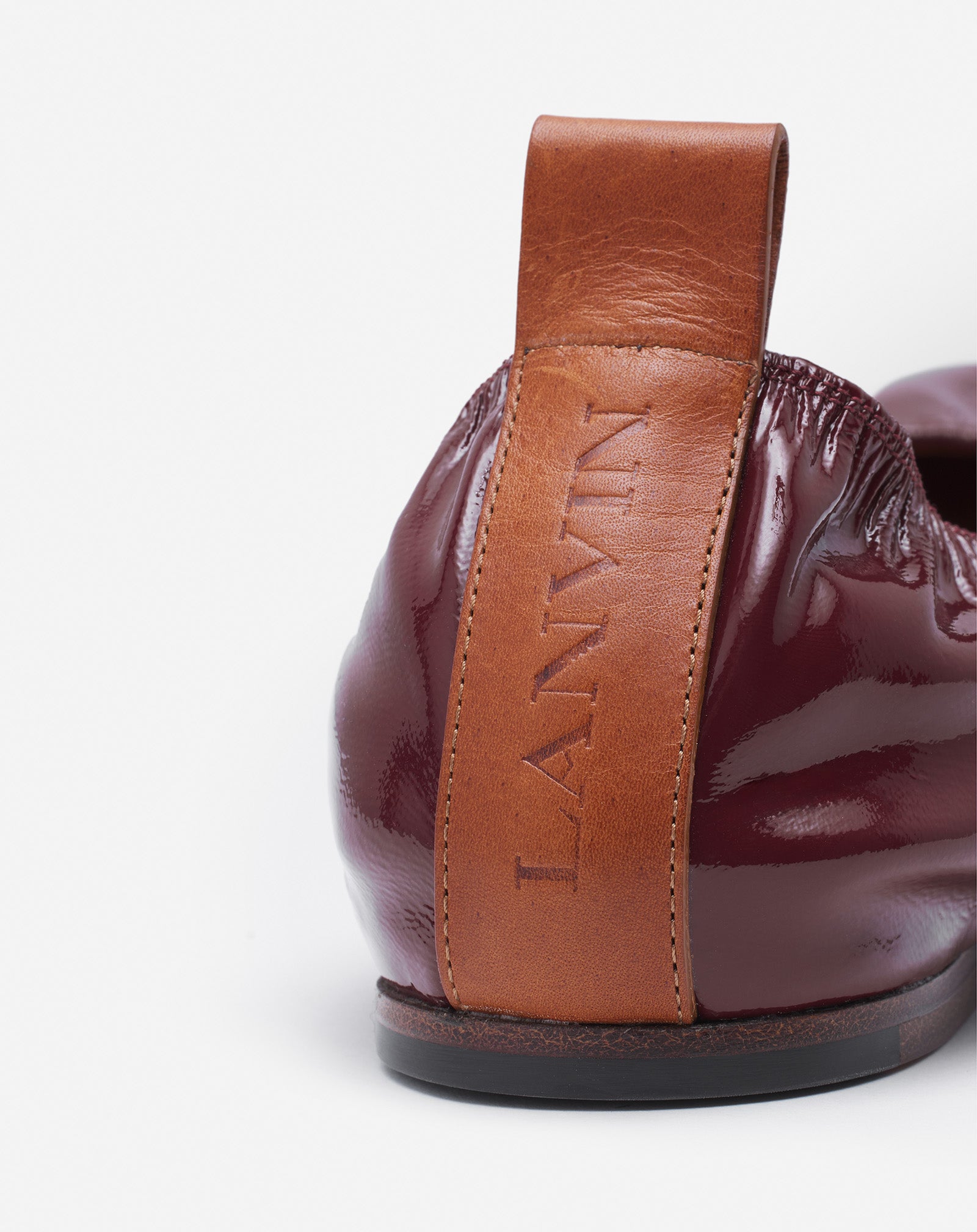 LA BALLERINE EN CUIR BRILLANT