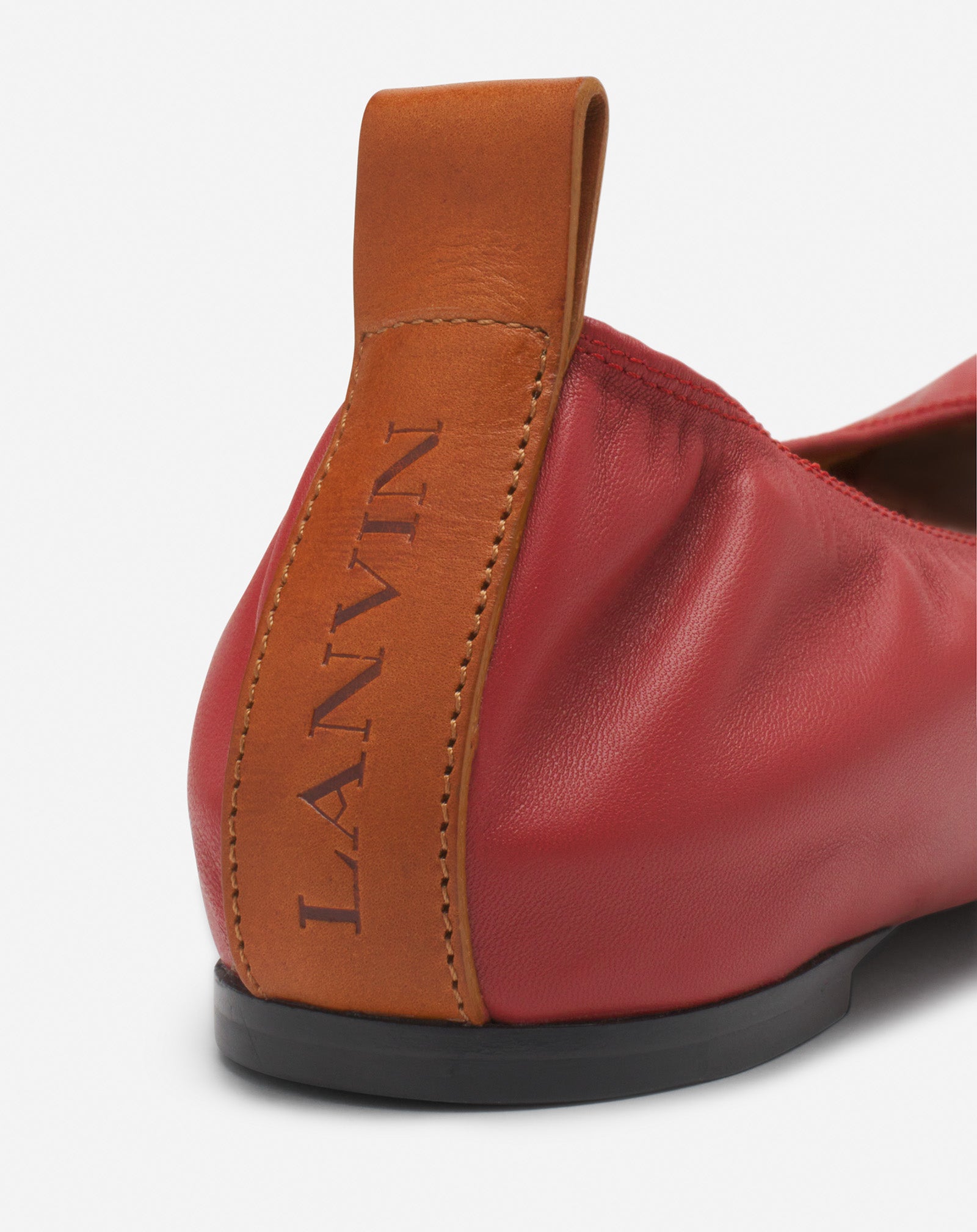 LA BALLERINE EN CUIR