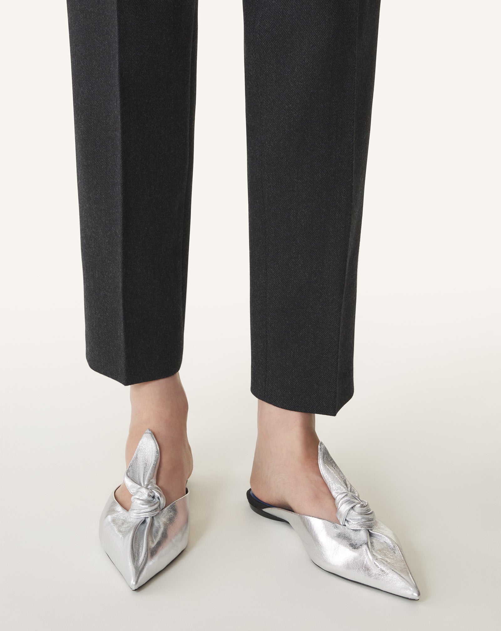 MULE MIDNIGHT STEP NOEUD EN CUIR MÉTALLISÉ