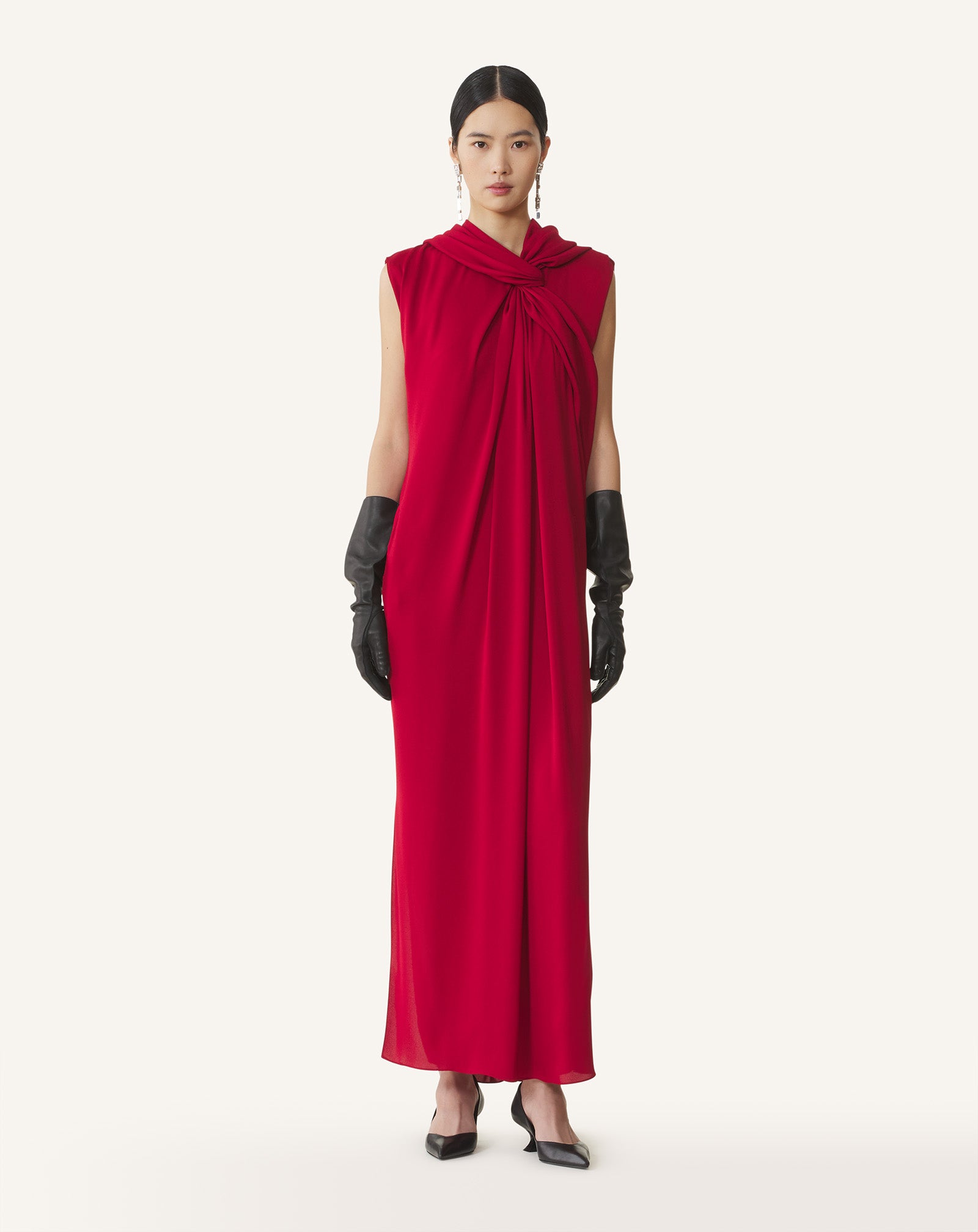 ROBE LONGUE NOUÉE EN SATIN ROUGE