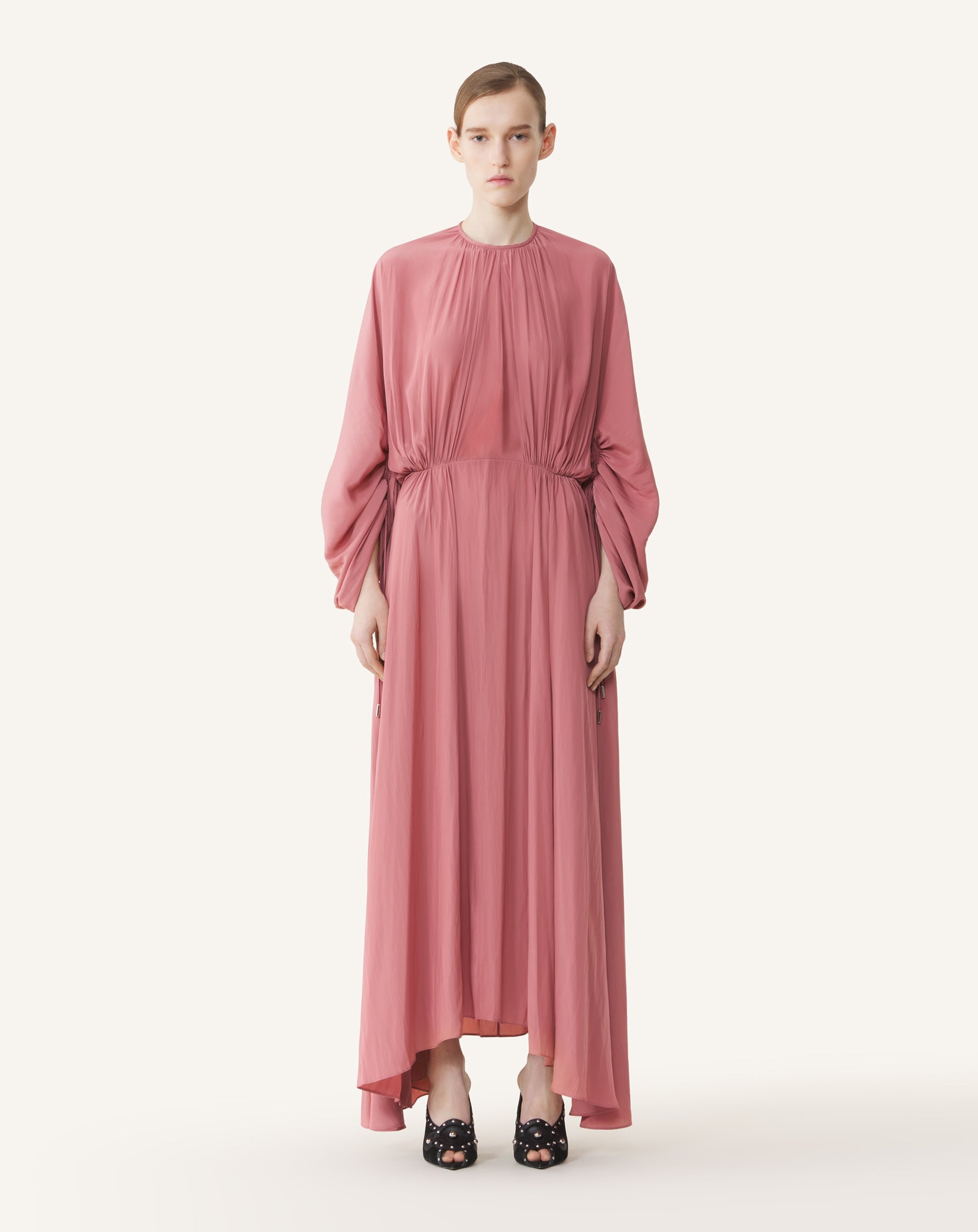 ROBE CINTRÉE EN CHARMEUSE ROSE