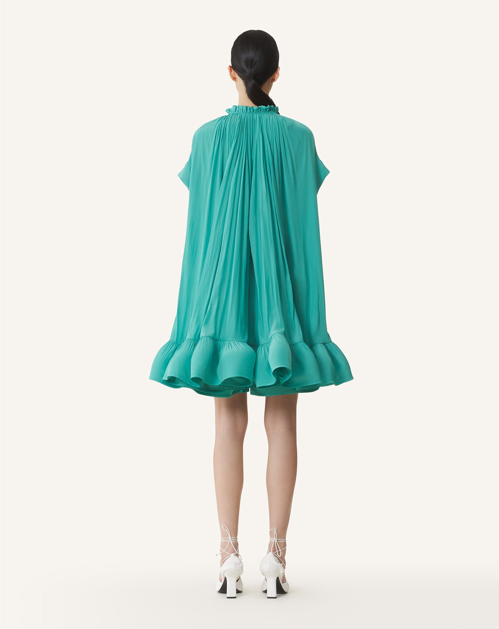 ROBE COURTE EN CHARMEUSE