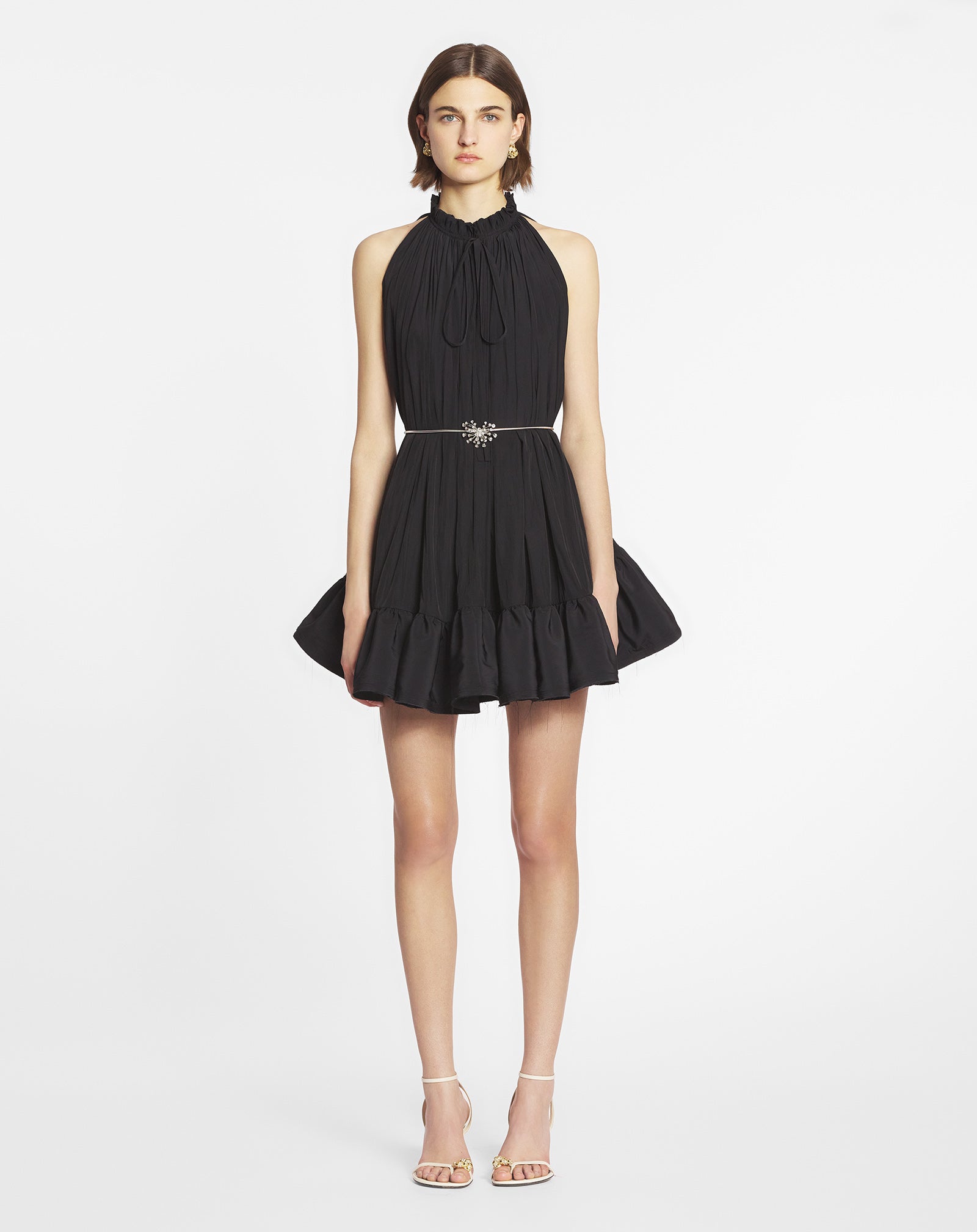 ROBE COURTE À VOLANTS