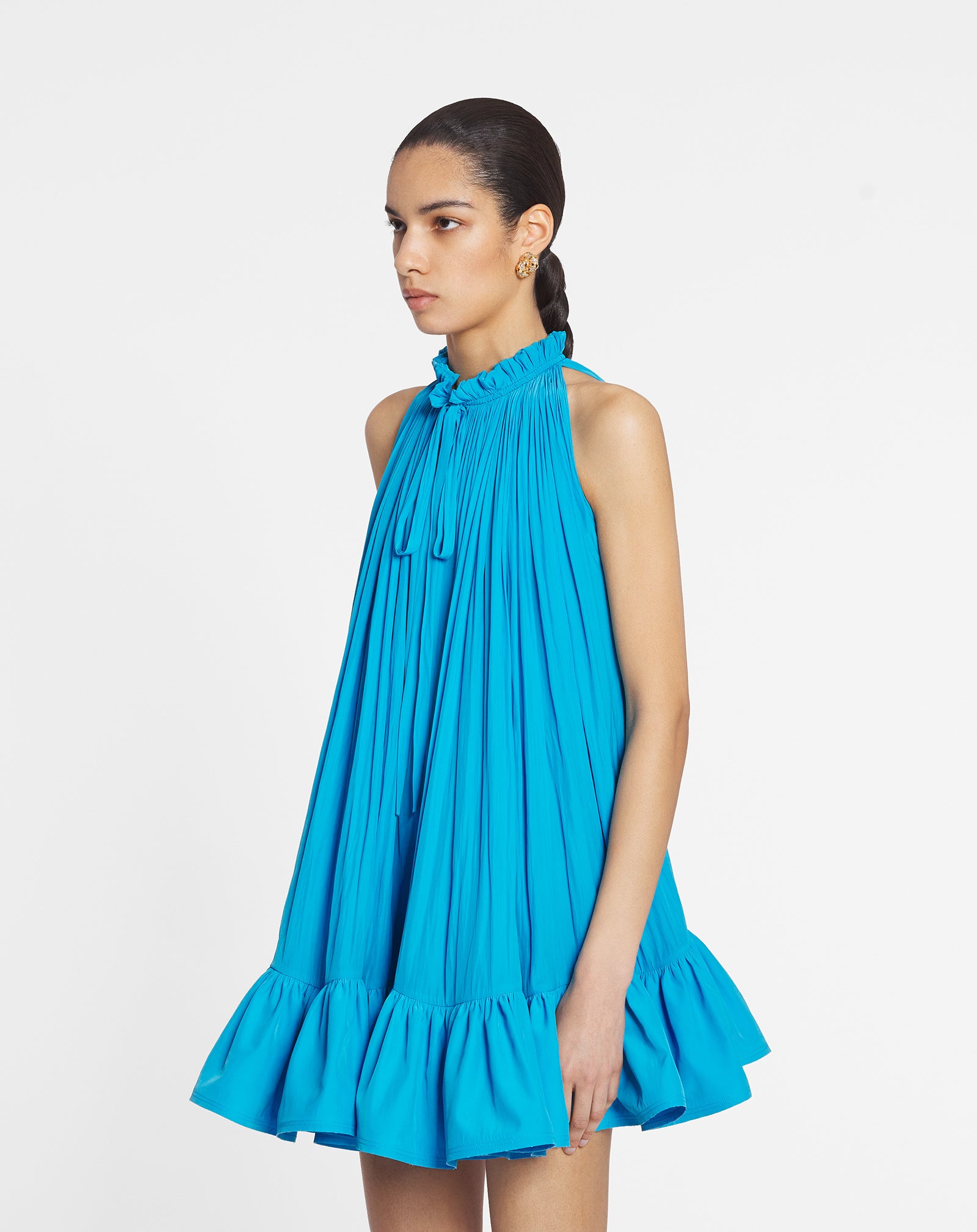 ROBE COURTE À VOLANTS