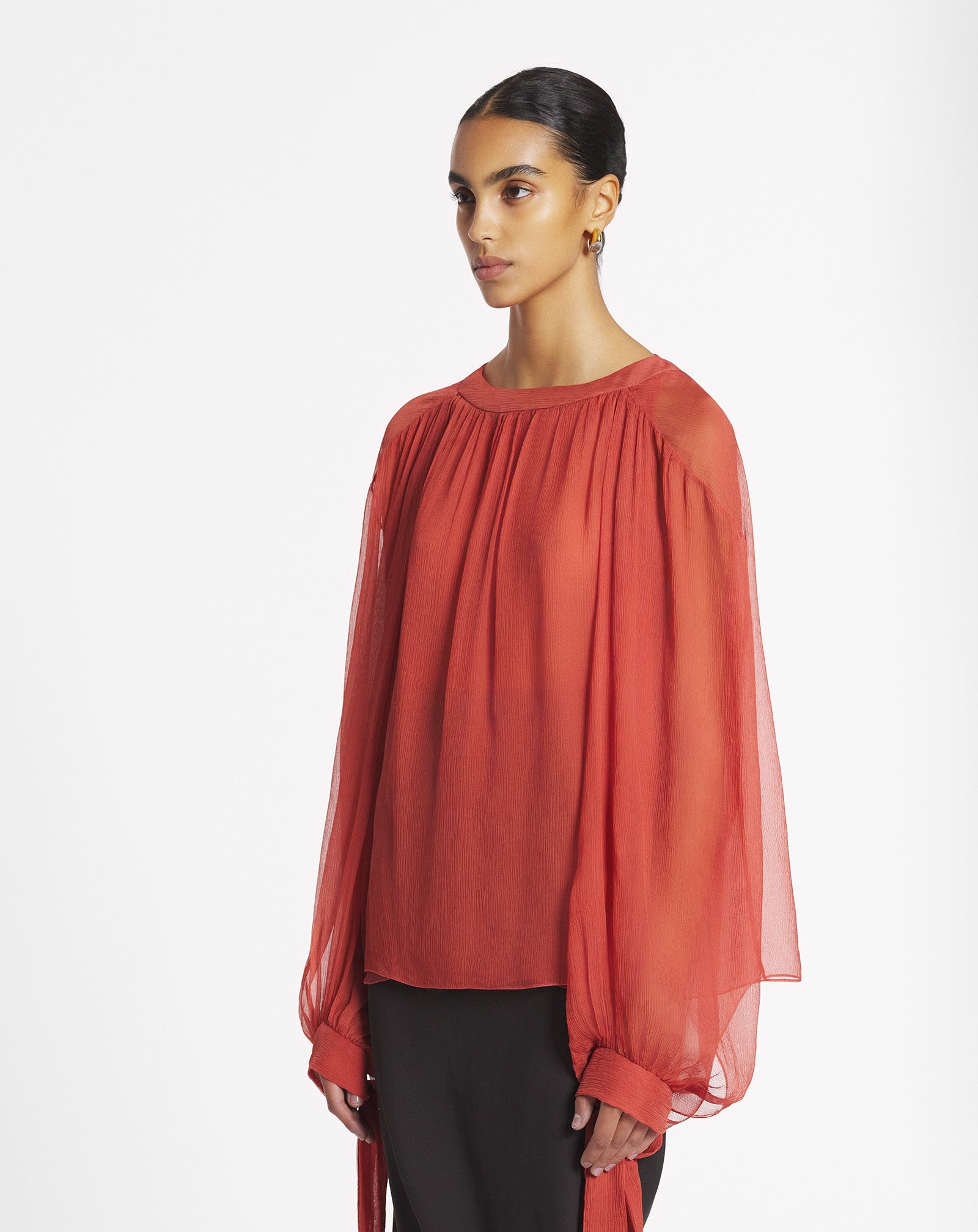 BLOUSE À FRONCES EN CRÉPON DE SOIE