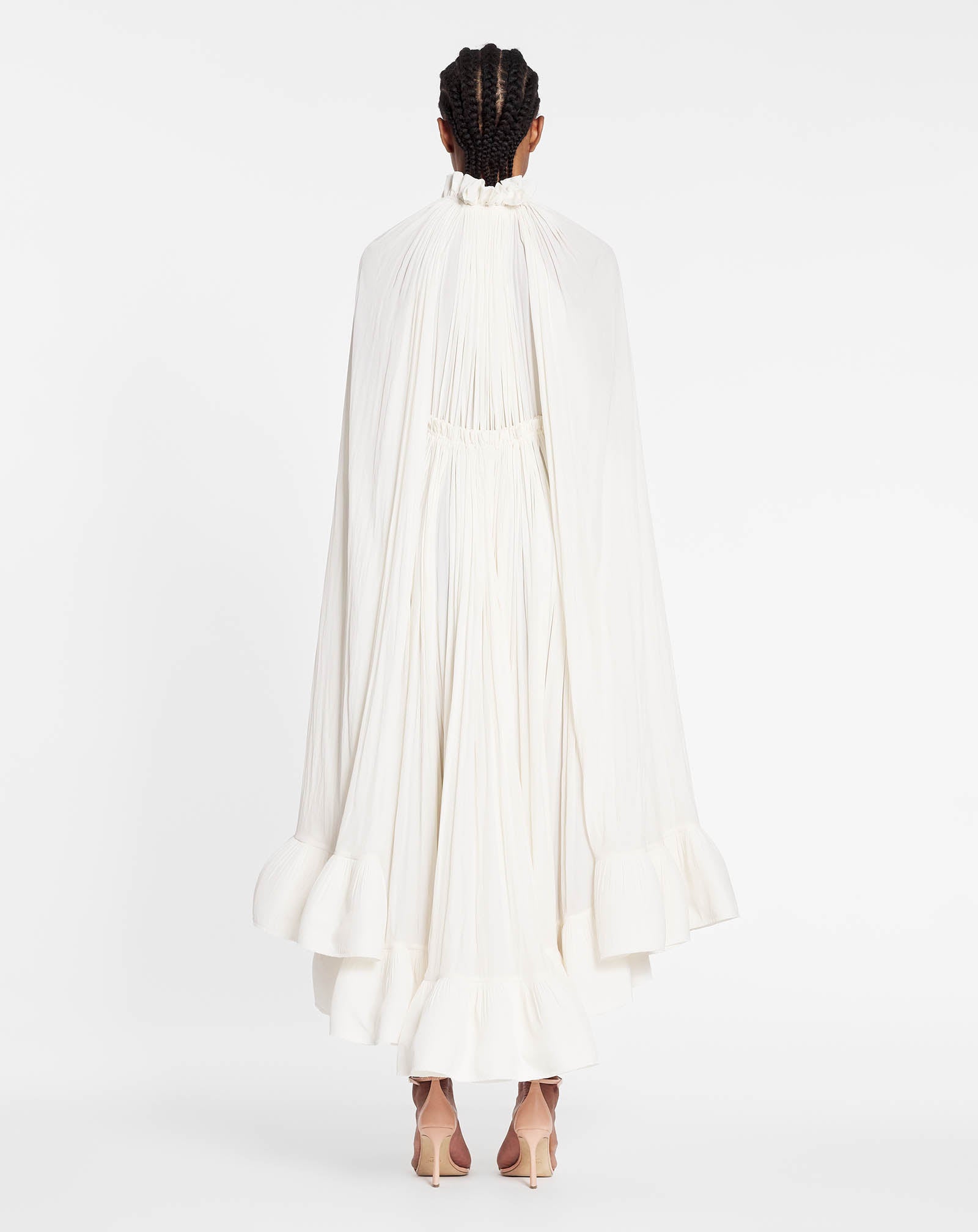 ROBE LONGUE À VOLANTS EN CHARMEUSE
