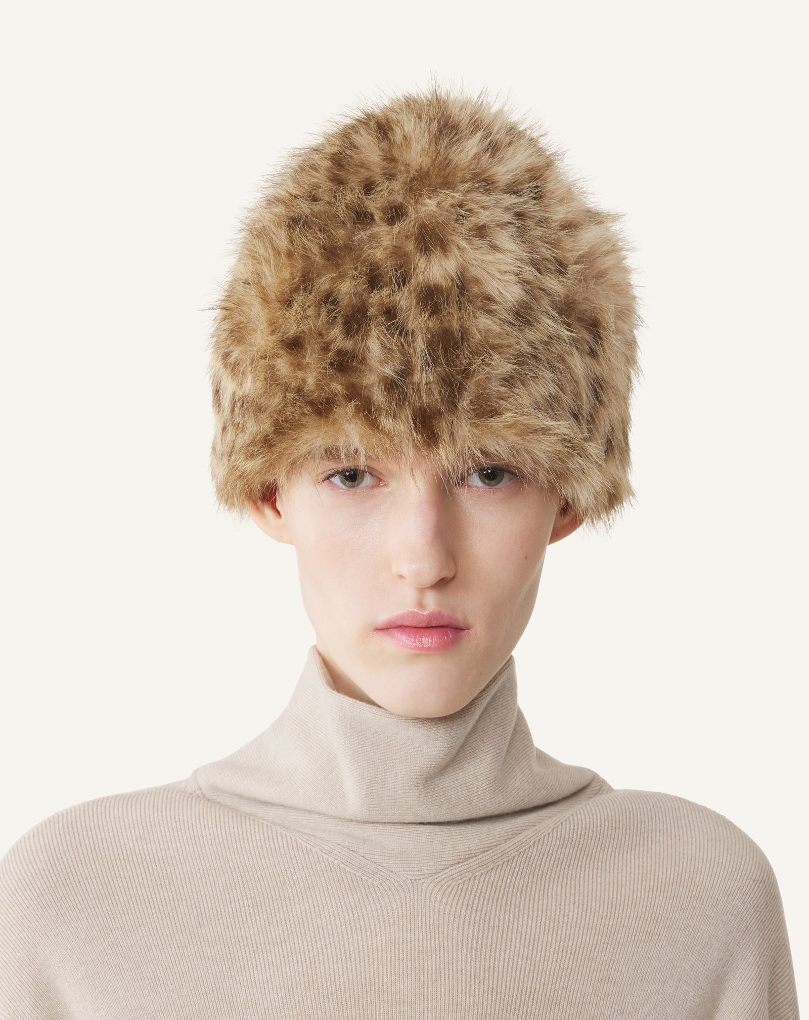 CHAPEAU EN FAUSSE FOURRURE