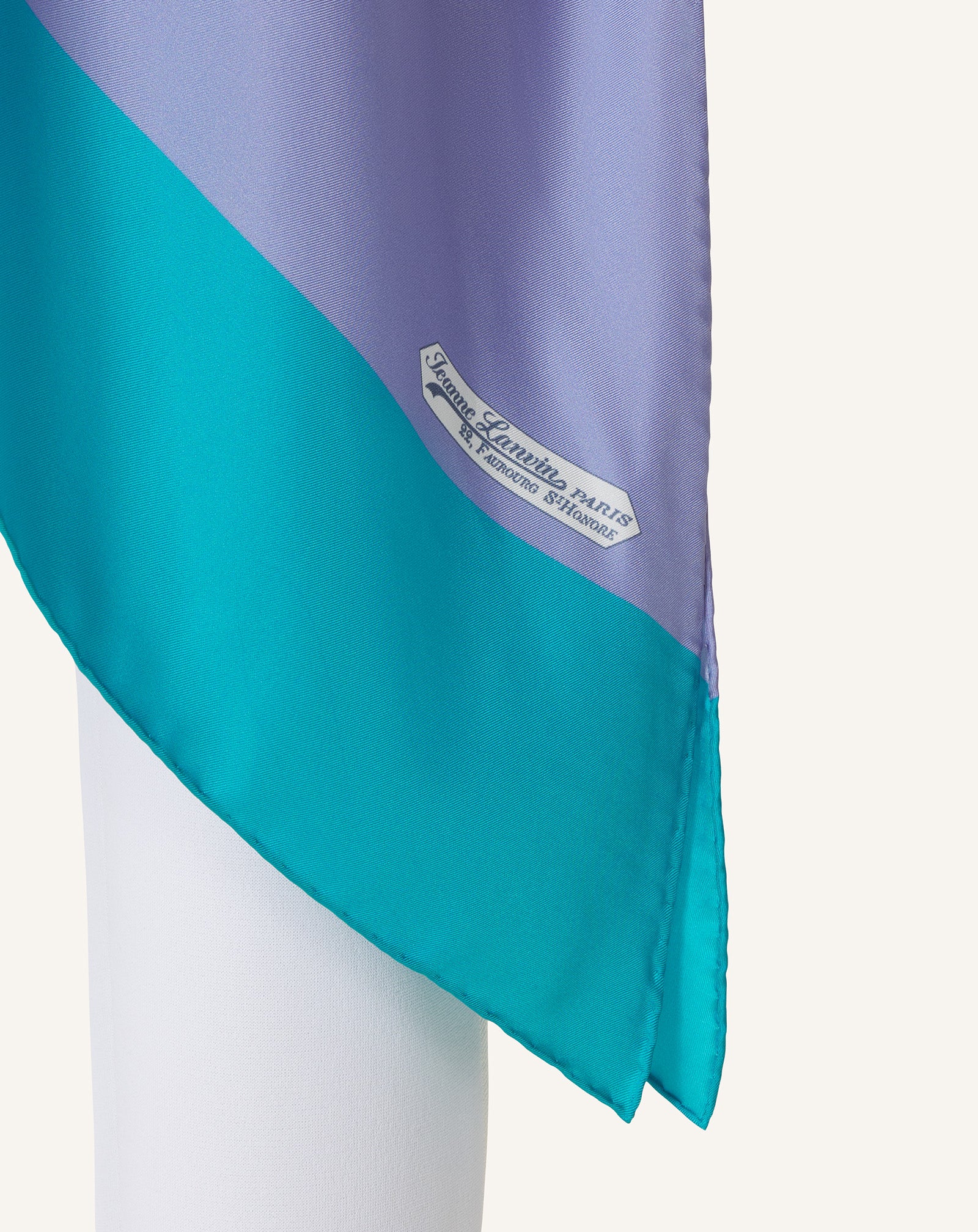 TOP À MOTIF GRAPHIQUE EN SOIE