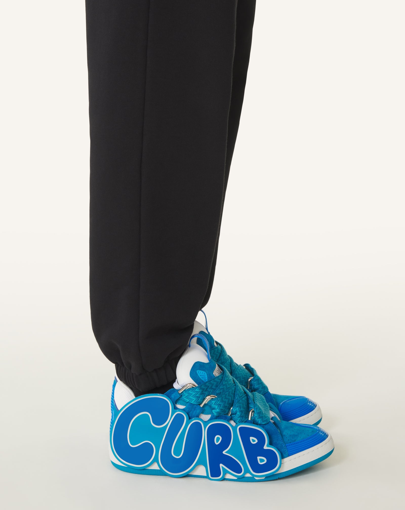 SNEAKERS URBAN CURB EN CUIR À PATCH BLEU