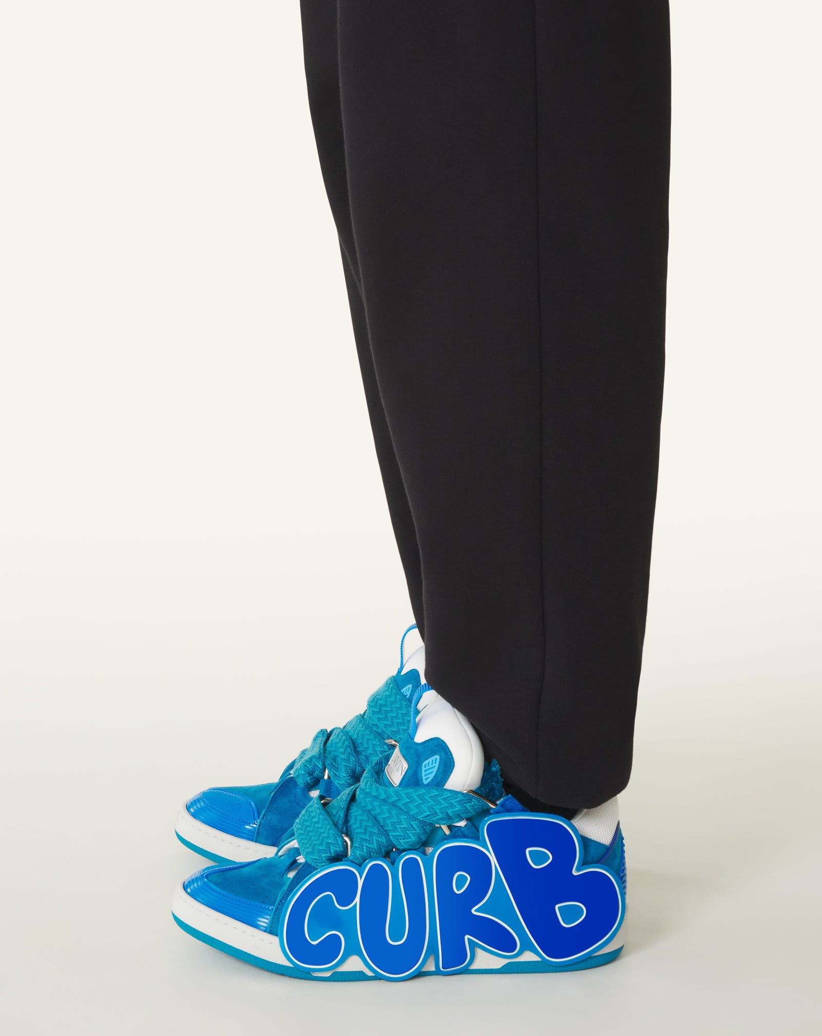 SNEAKERS URBAN CURB EN CUIR À PATCH BLEU