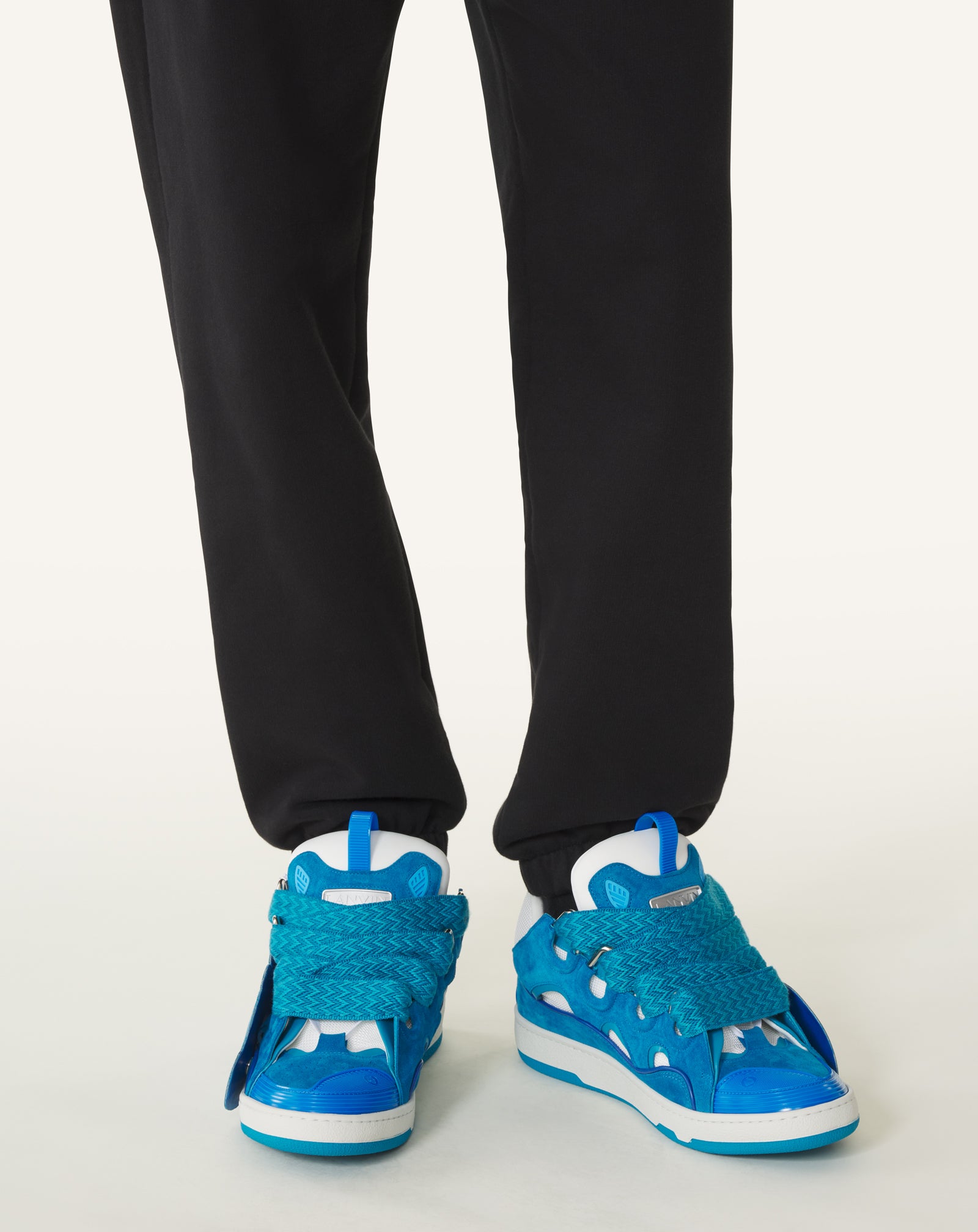 SNEAKERS URBAN CURB EN CUIR À PATCH BLEU