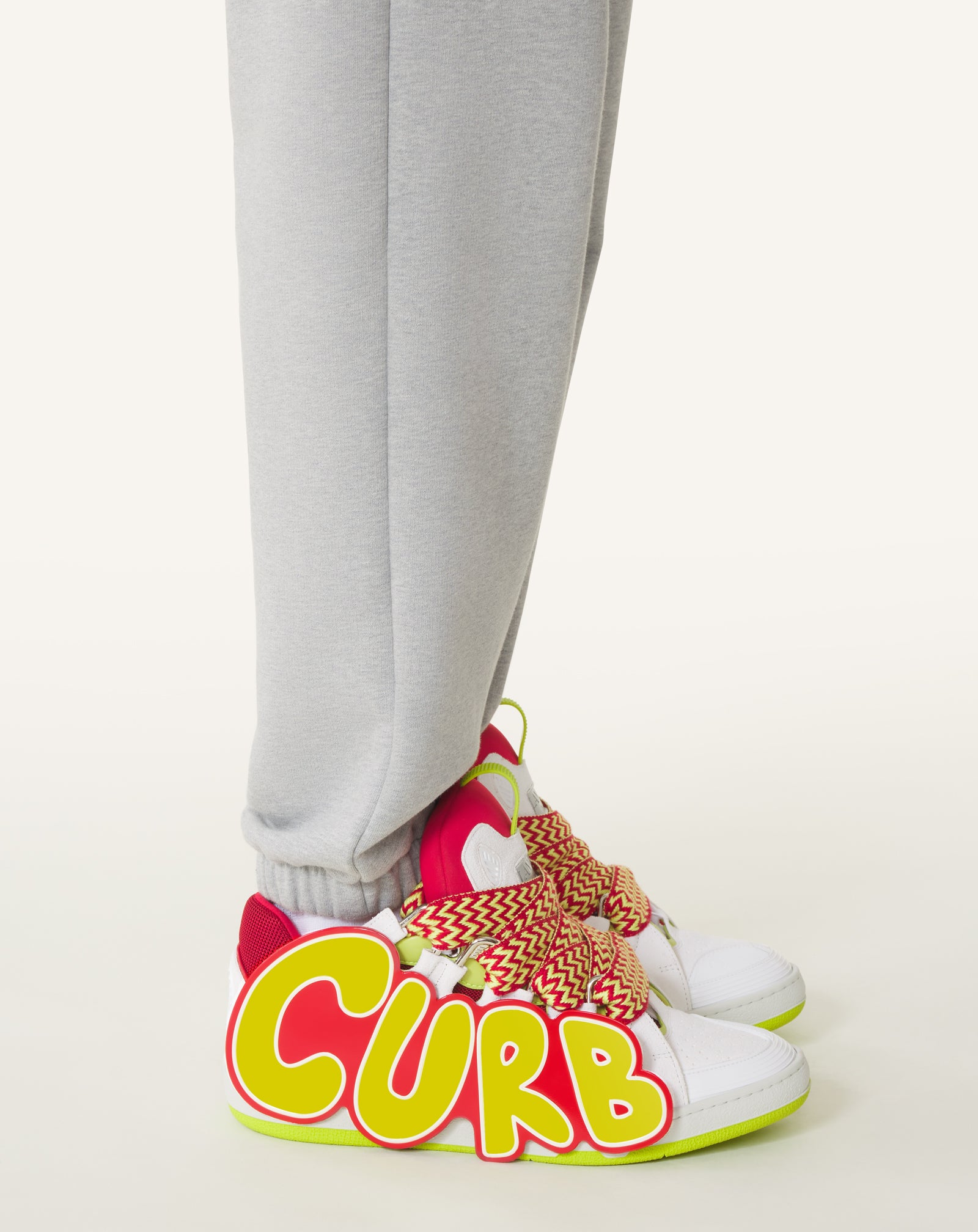 SNEAKERS URBAN CURB EN CUIR À PATCH ROUGE