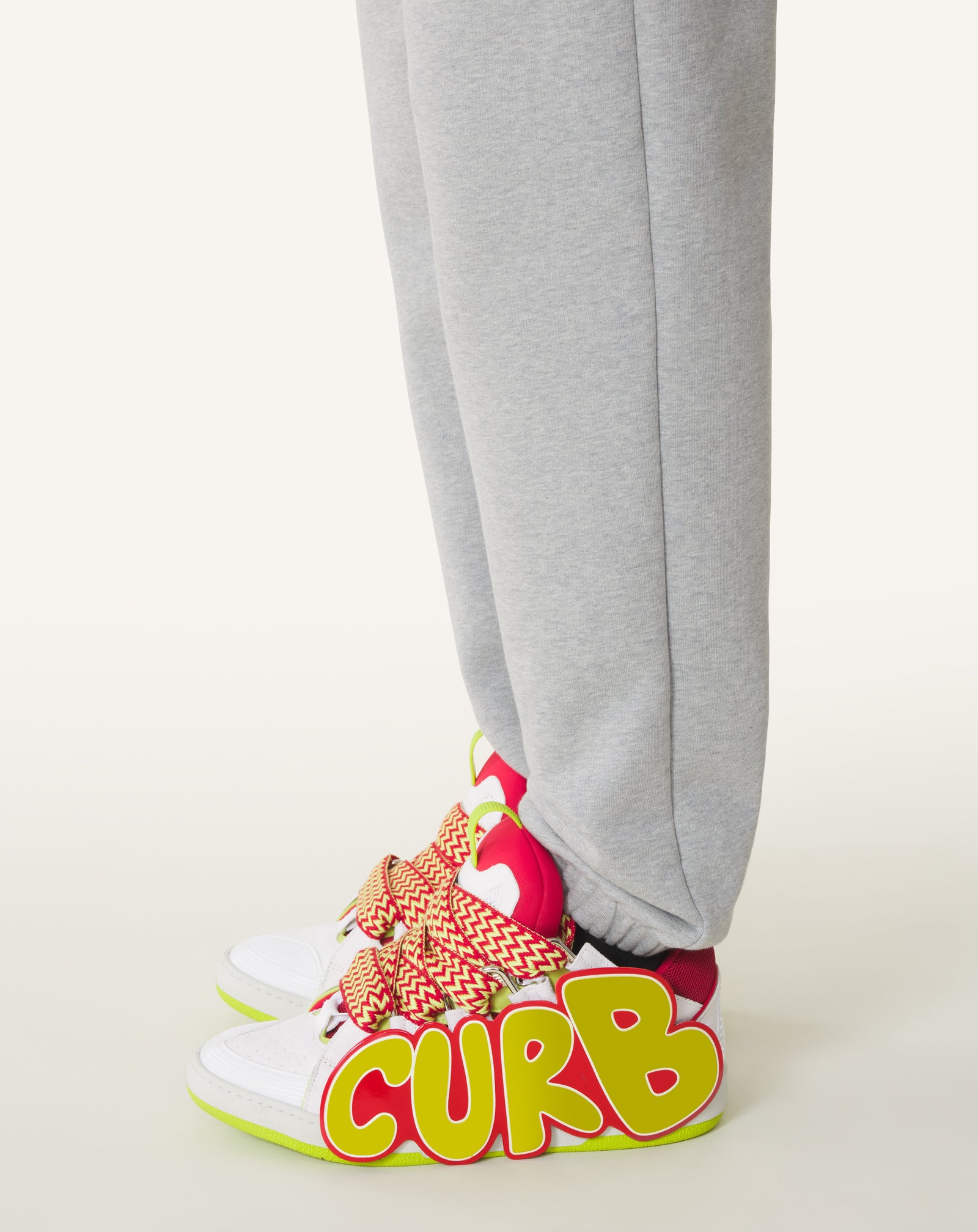 SNEAKERS URBAN CURB EN CUIR À PATCH ROUGE