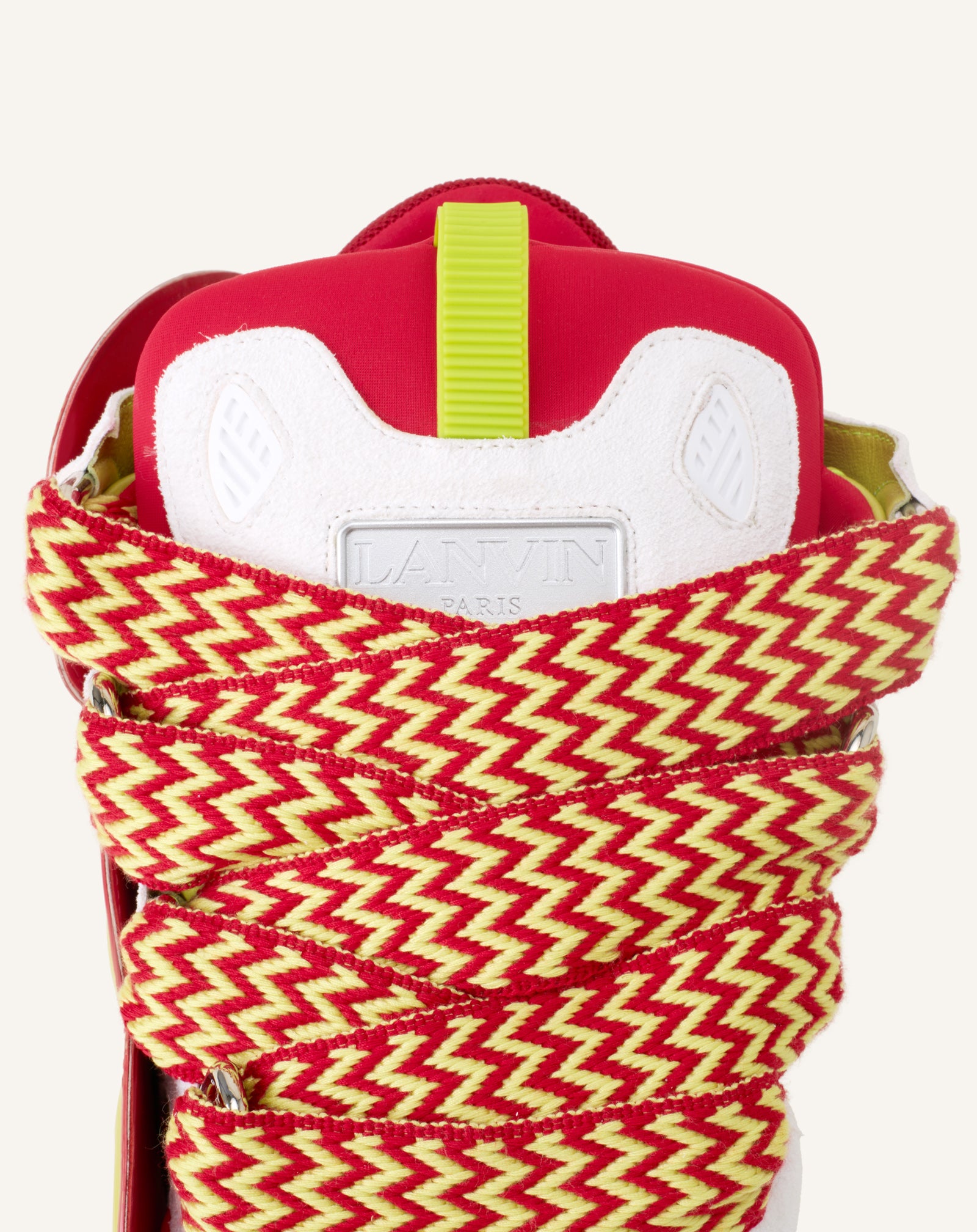 SNEAKERS URBAN CURB EN CUIR À PATCH ROUGE