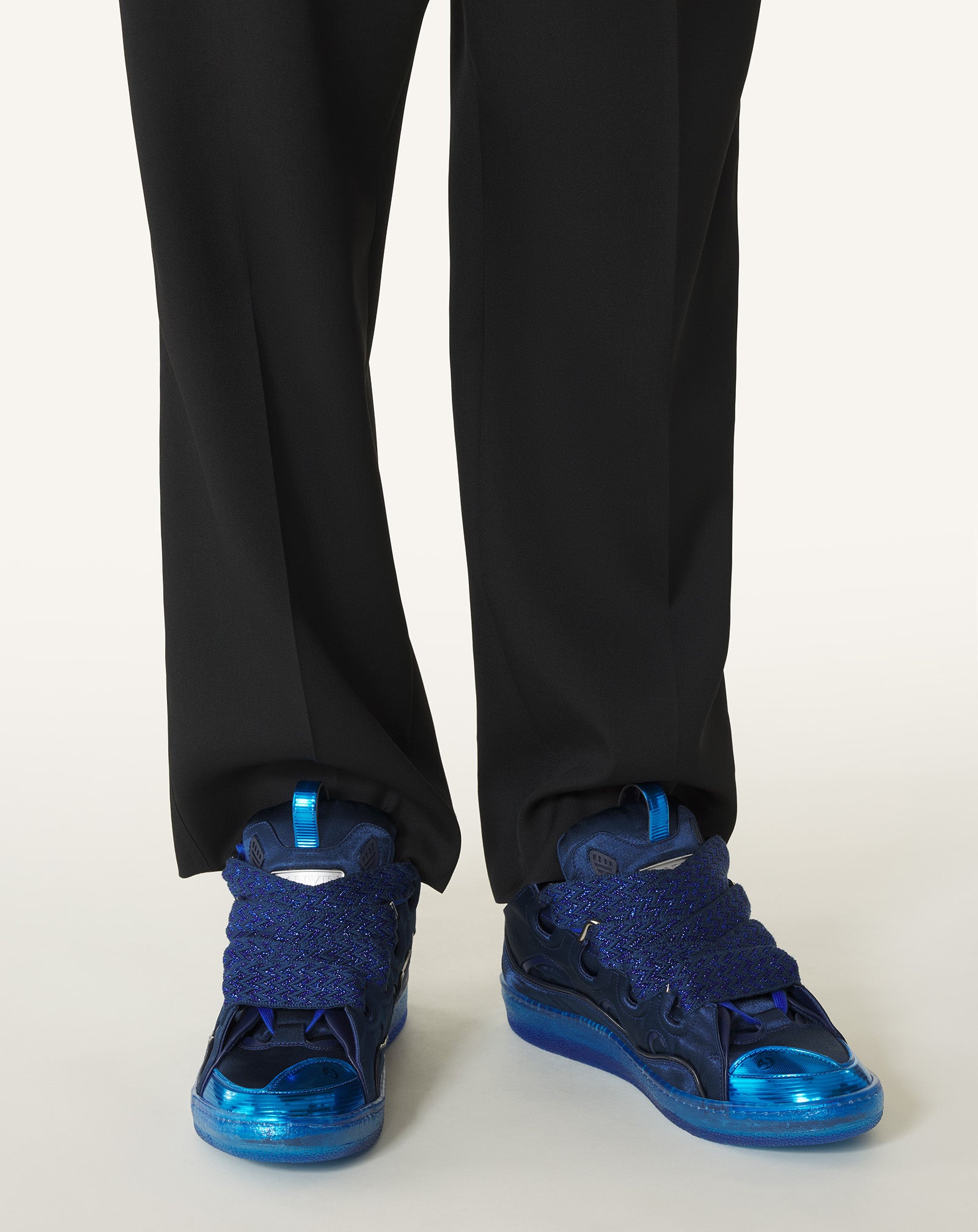 SNEAKERS CURB EN SATIN BLEU