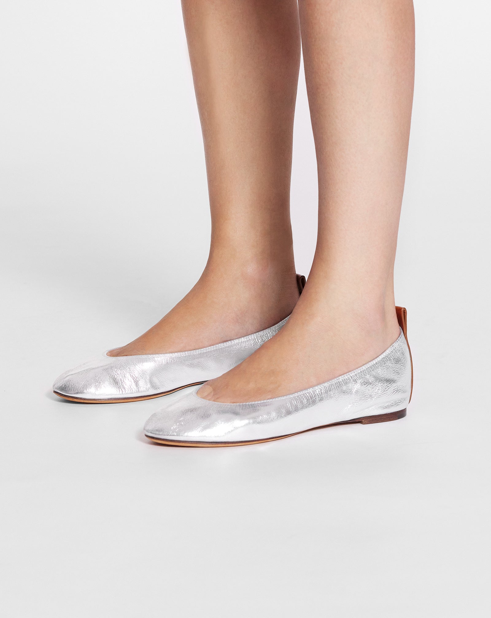 LA BALLERINE EN CUIR MÉTALLISÉ