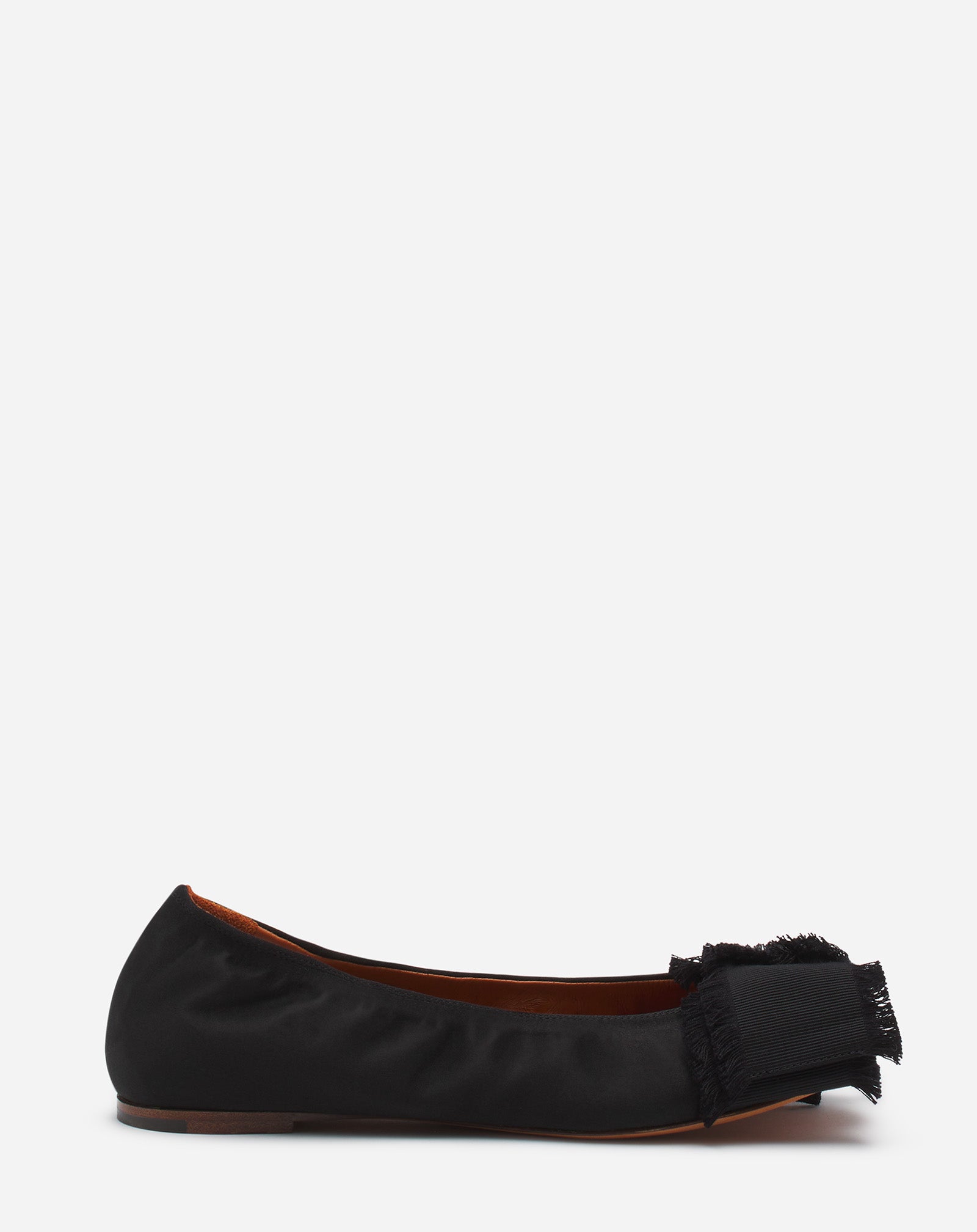 LA BALLERINE A NOEUD EN SATIN