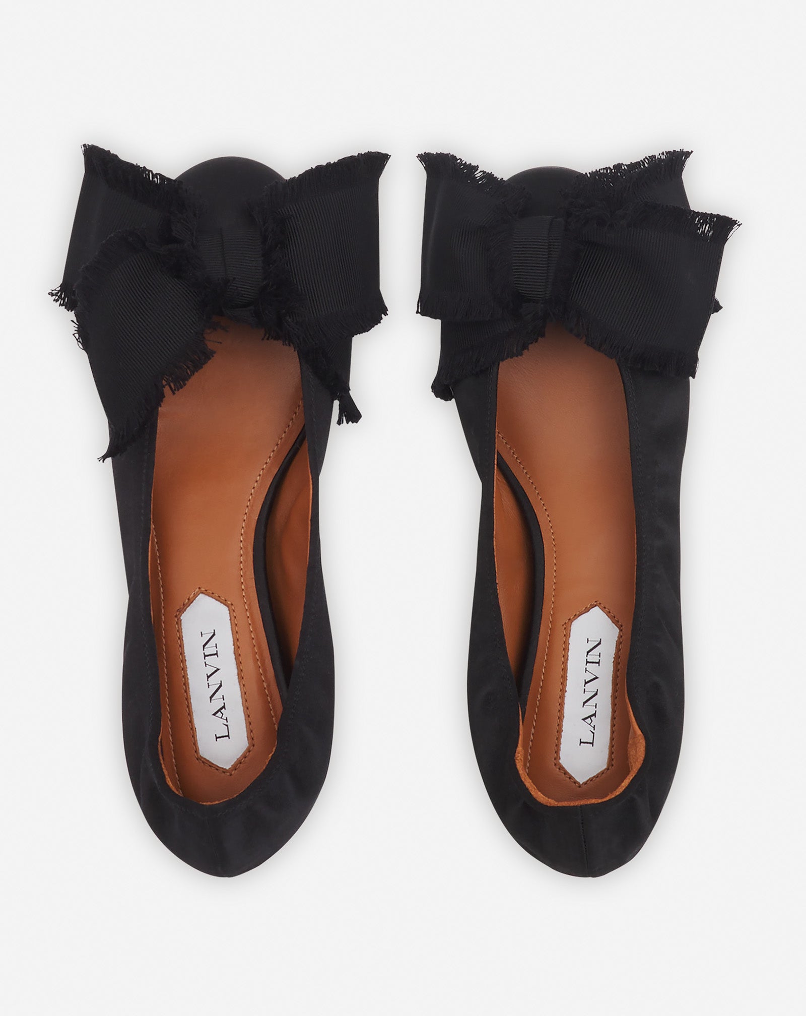 LA BALLERINE A NOEUD EN SATIN