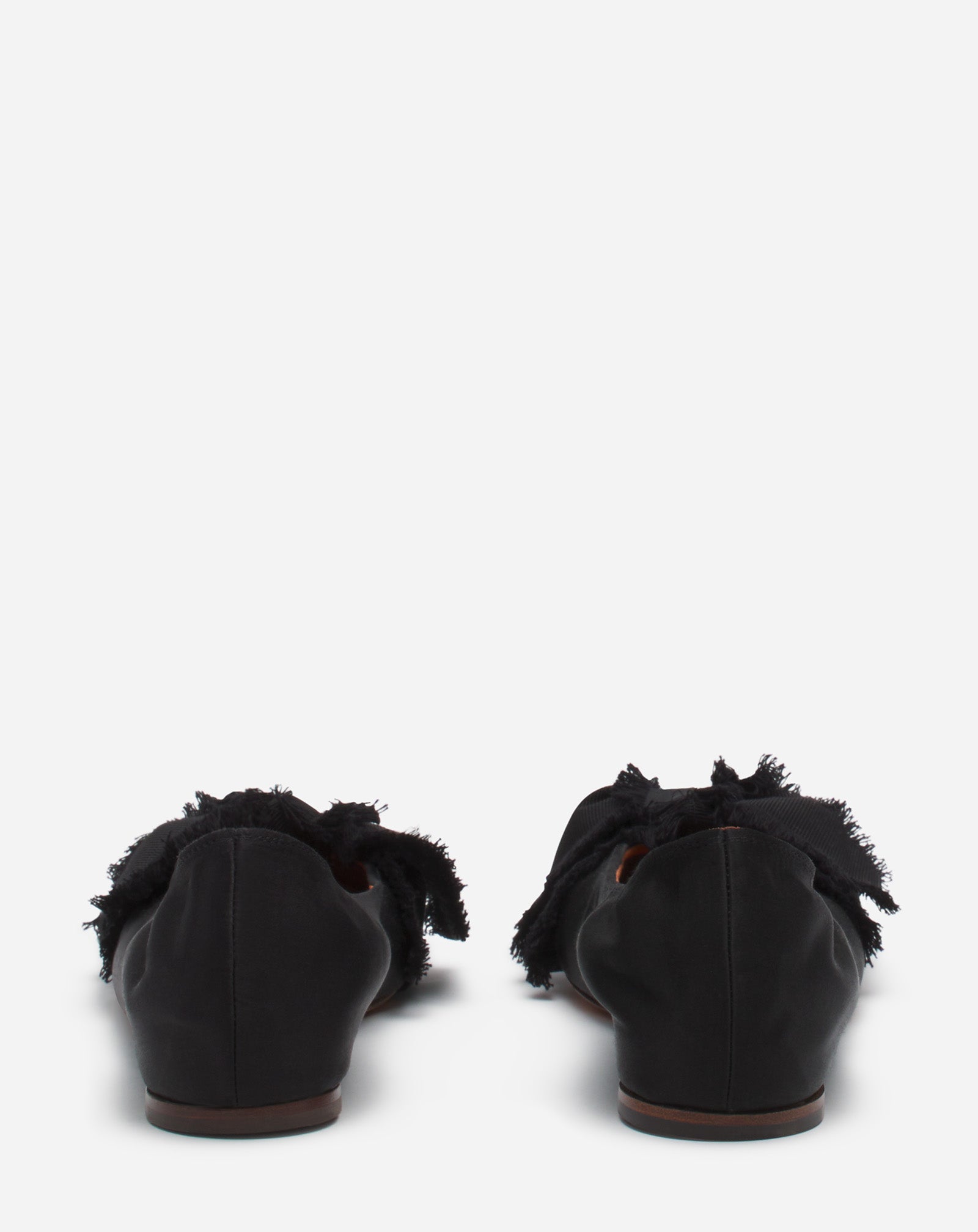 LA BALLERINE A NOEUD EN SATIN