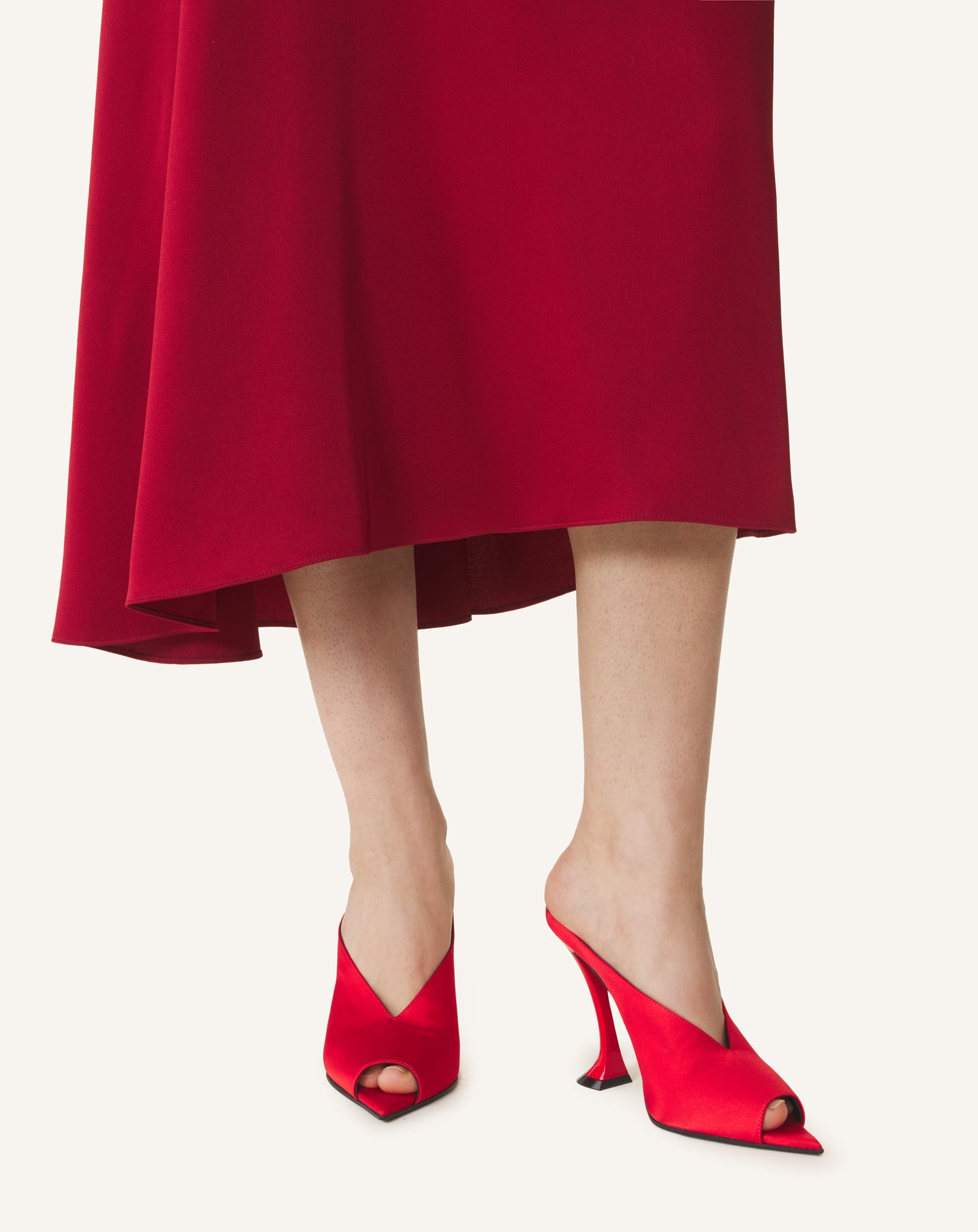 MULE MIDNIGHT STEP EN SATIN ROUGE