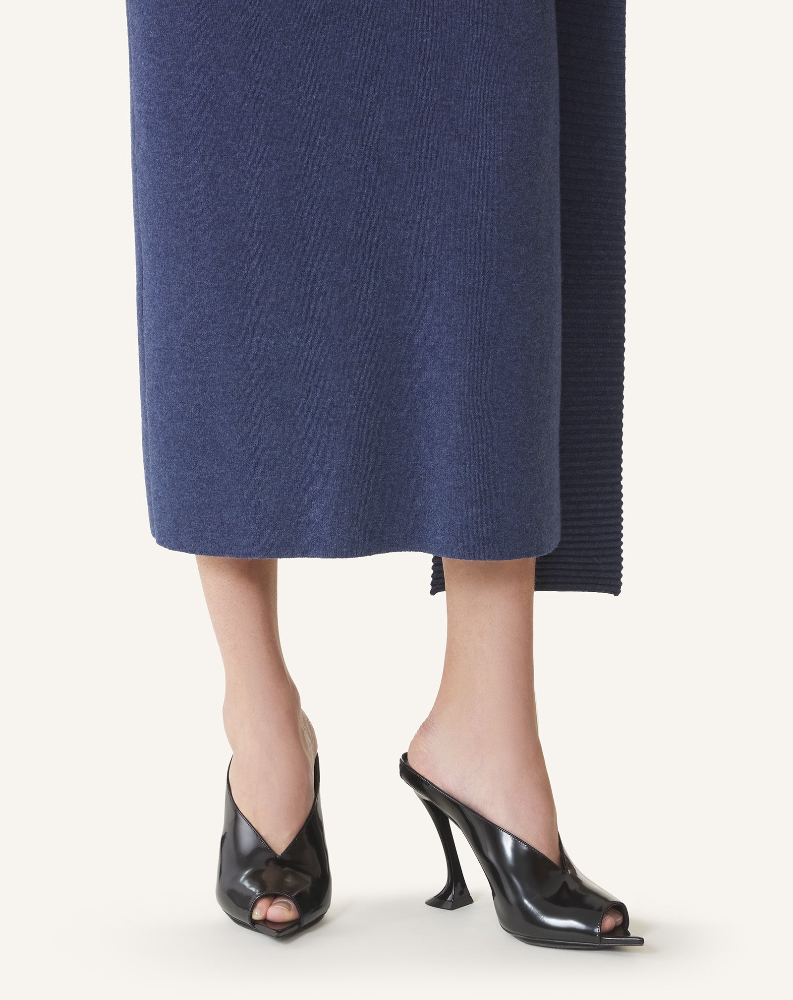 MULE MIDNIGHT STEP EN CUIR VERNI NOIR