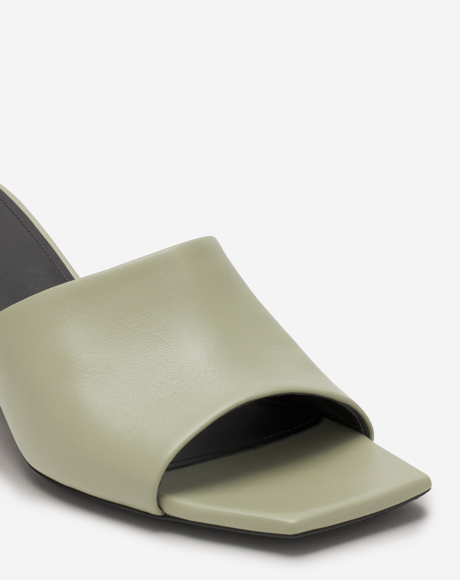SANDALES MESURE EN CUIR