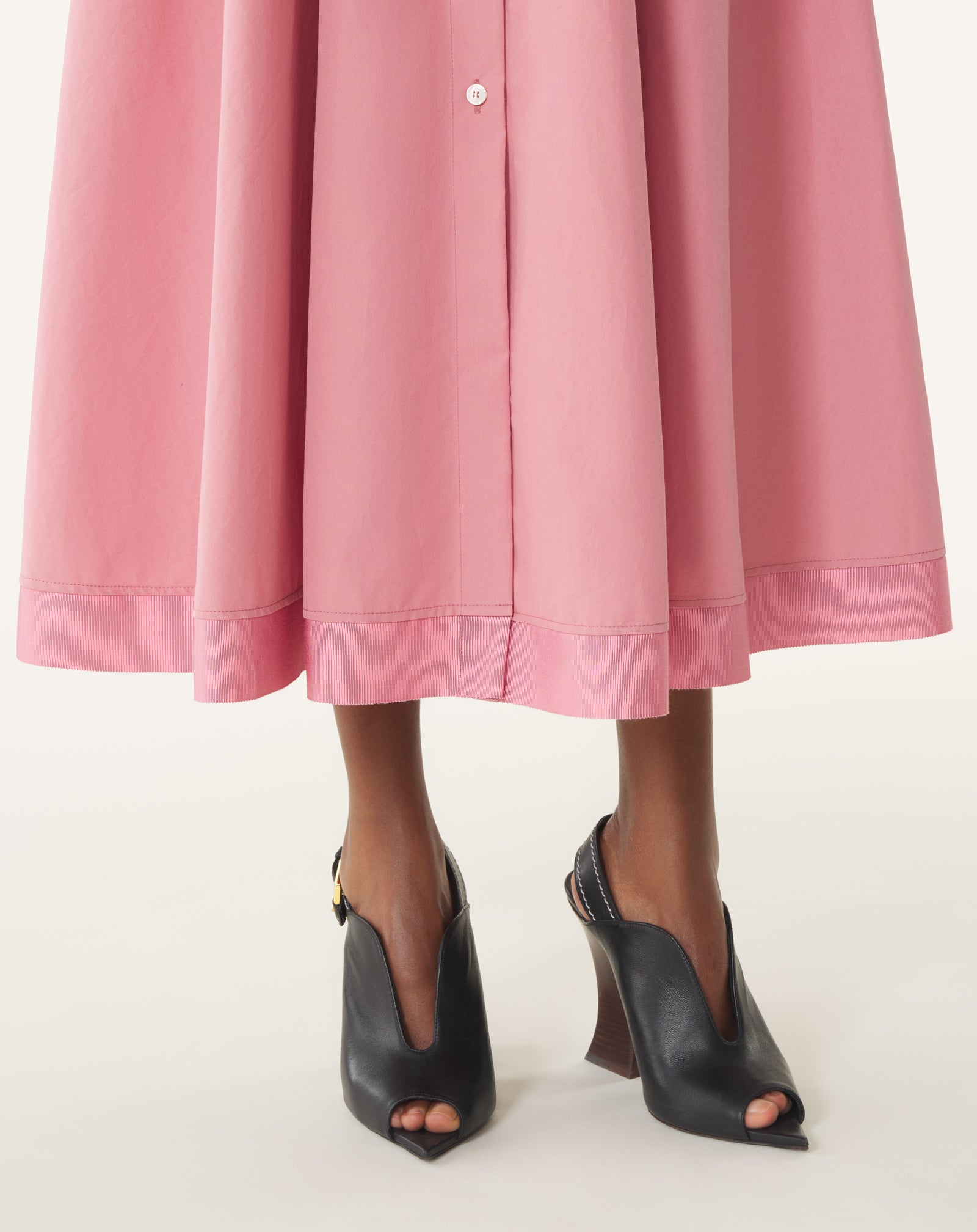 BLACK BUCKLE ARCH HEELED LEATHER MULES