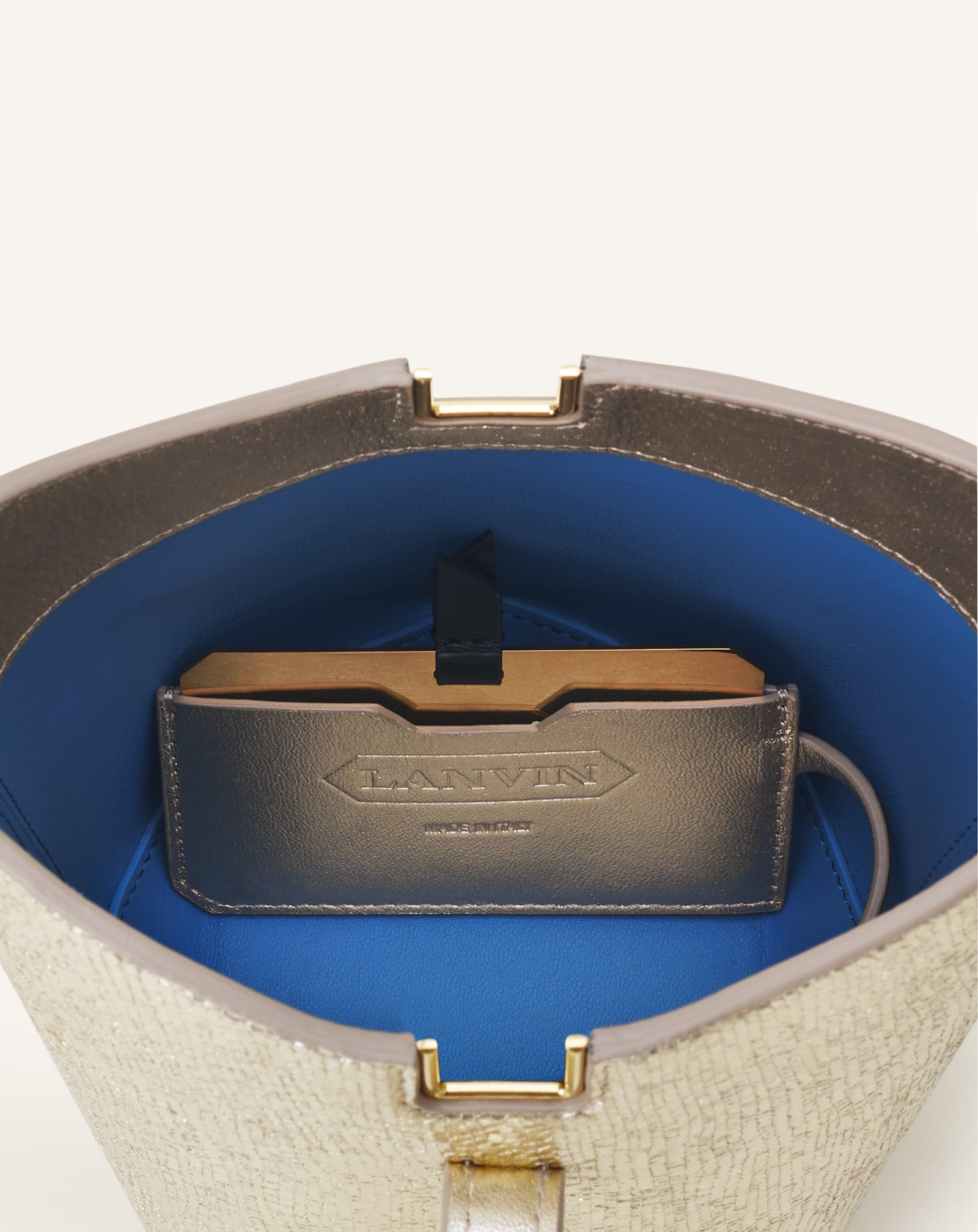 SAC SEAU NANO CATCH BY LANVIN EN CUIR MÉTALLISÉ CRAQUELÉ ARGENT