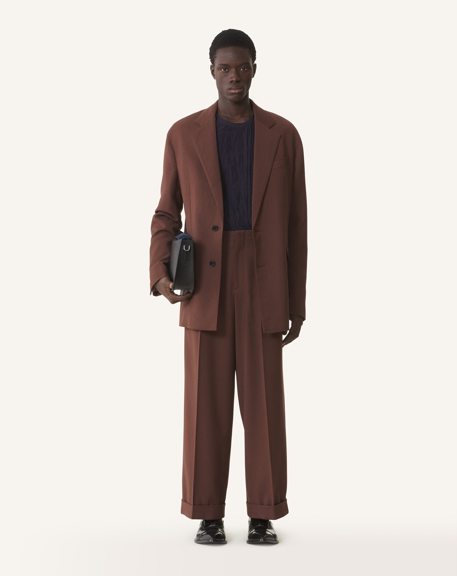 VESTE SIMPLE À ÉPAULES TOMBANTES