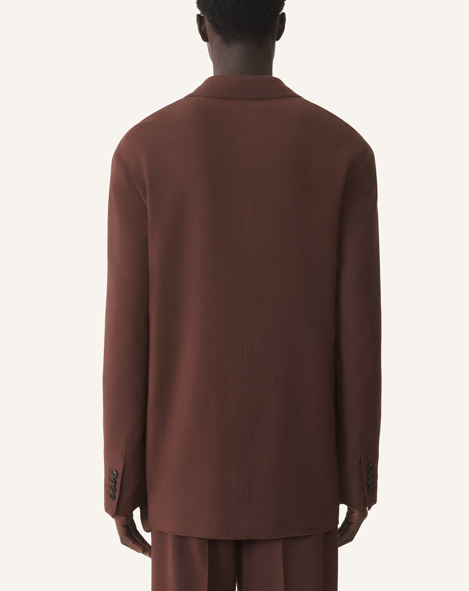 VESTE SIMPLE À ÉPAULES TOMBANTES