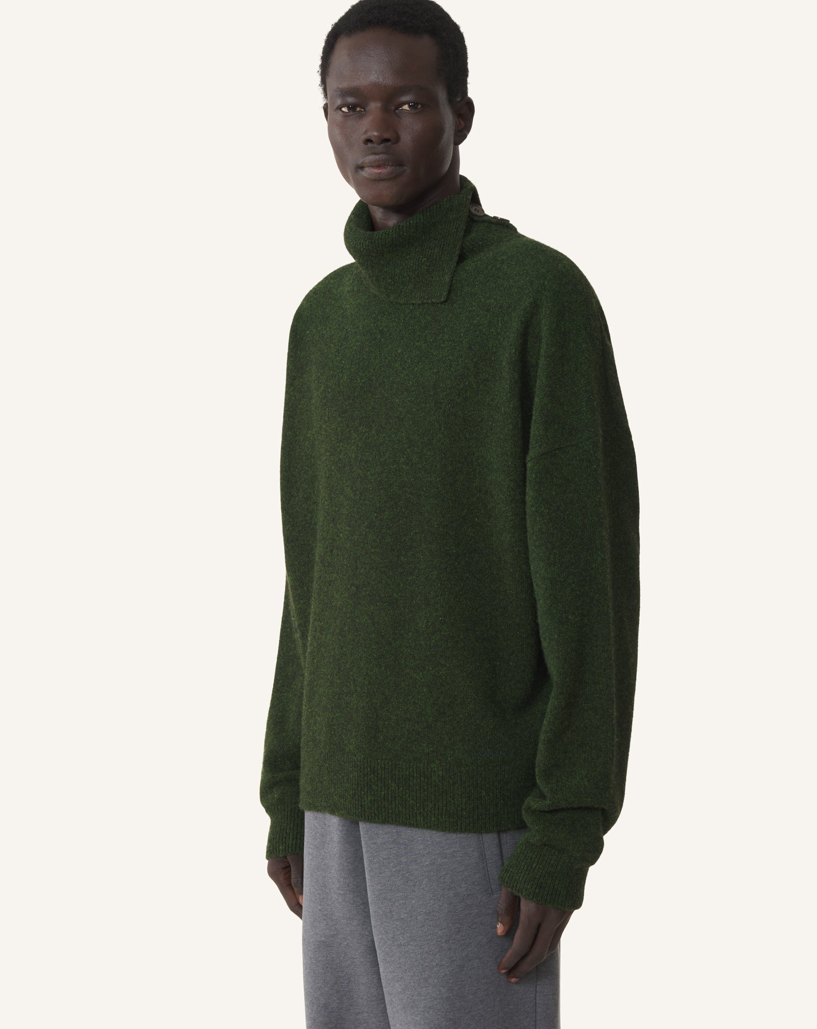 PULL COL BOUTONNÉ EN CACHEMIRE VERT