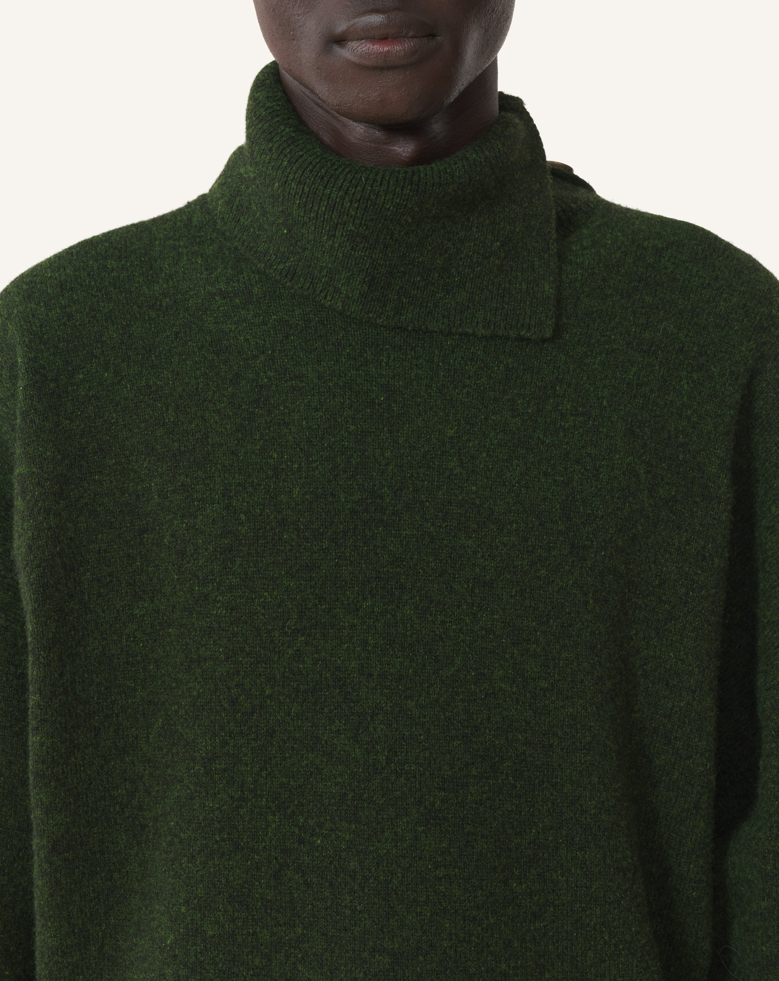 PULL COL BOUTONNÉ EN CACHEMIRE VERT