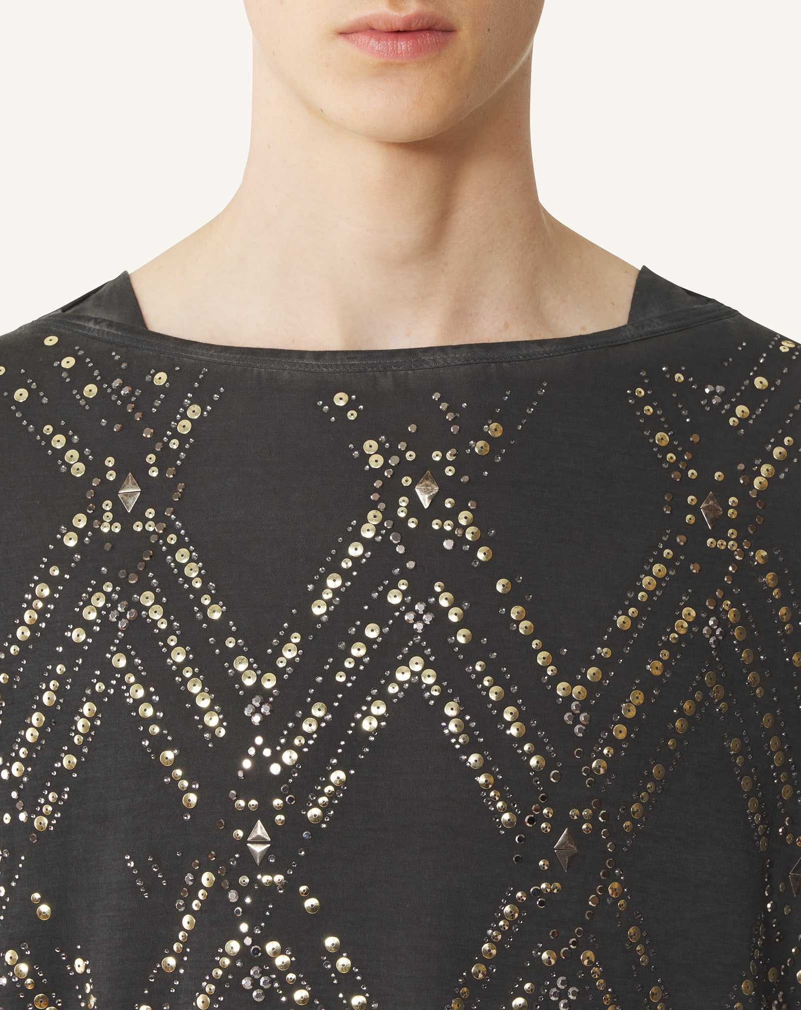 HAUT À SEQUINS ET PERLES NOIR