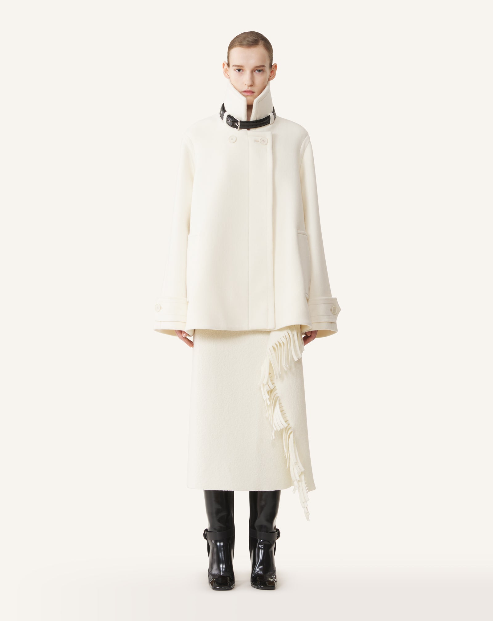 MANTEAU COURT COL MONTANT EN LAINE