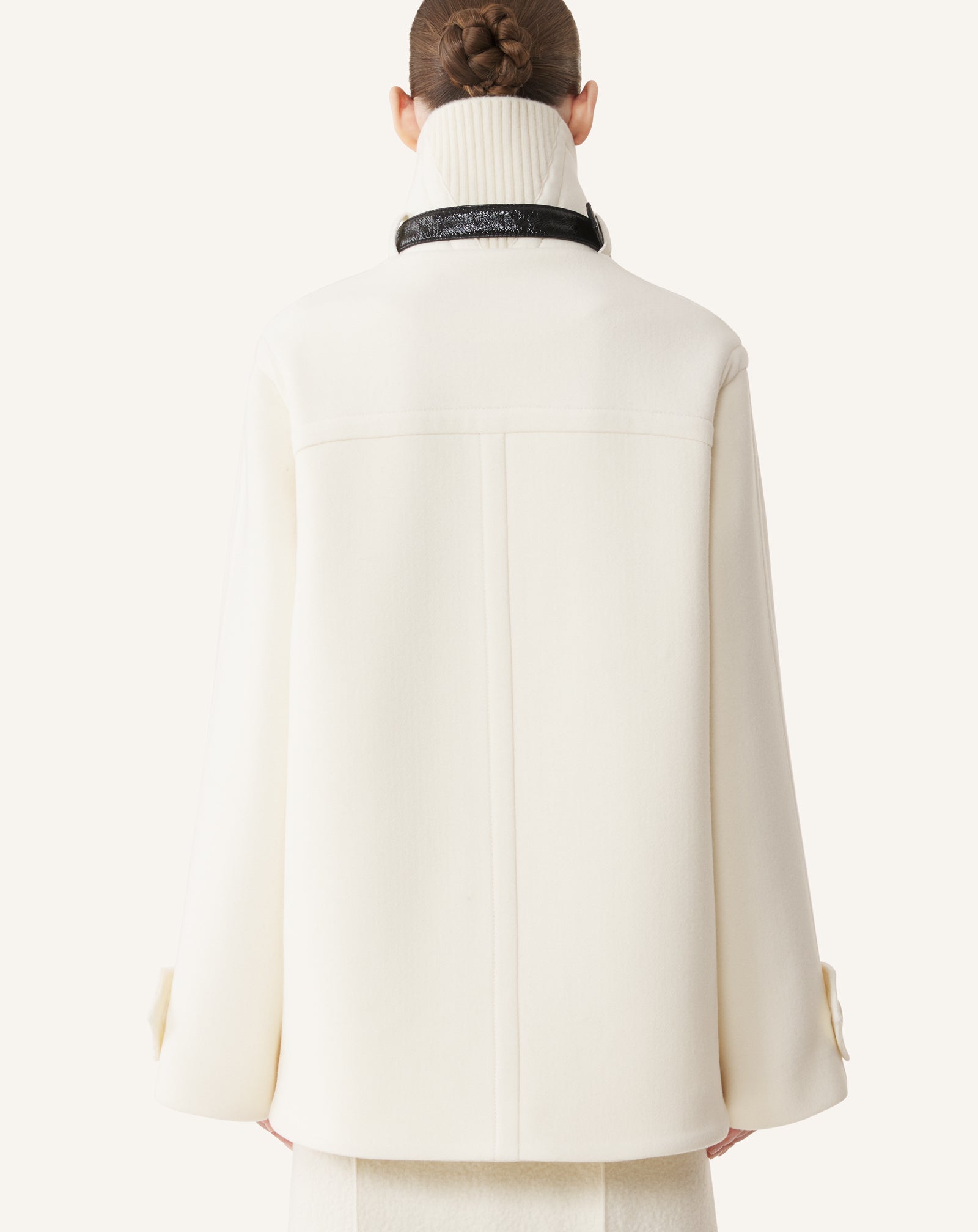 MANTEAU COURT COL MONTANT EN LAINE