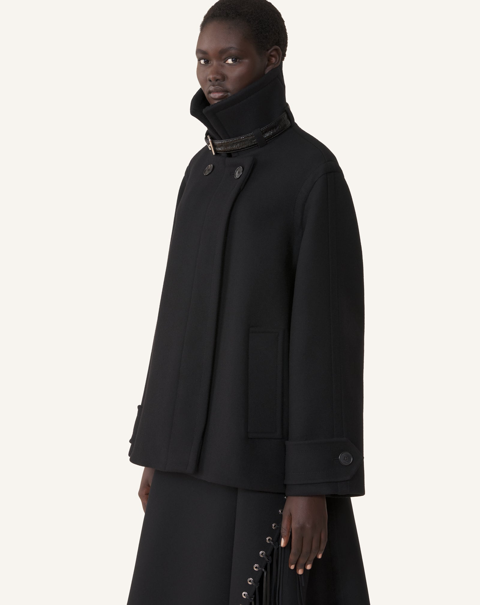 MANTEAU COURT COL MONTANT EN LAINE