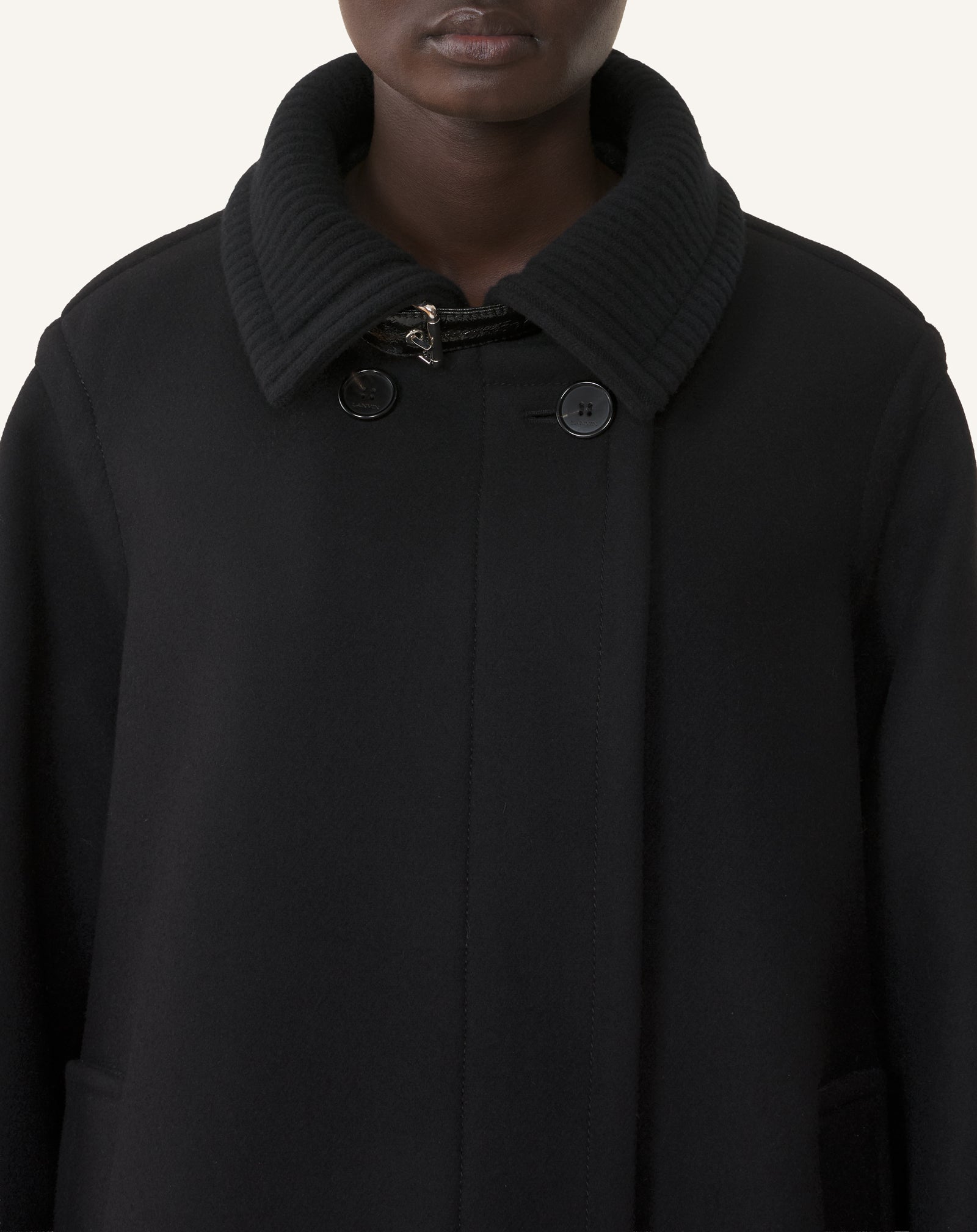 MANTEAU COURT COL MONTANT EN LAINE