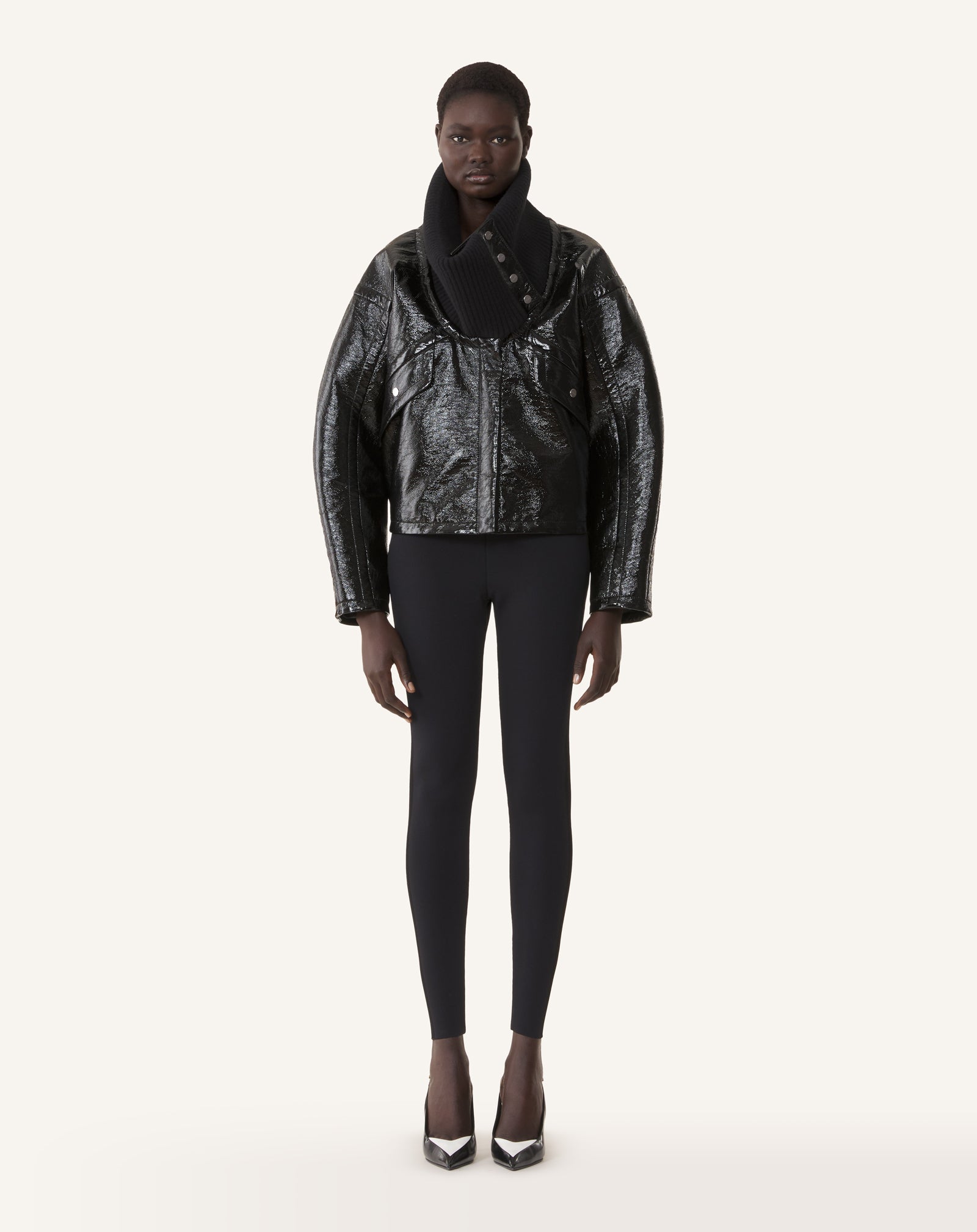 MANTEAU COURT EN VINYLE