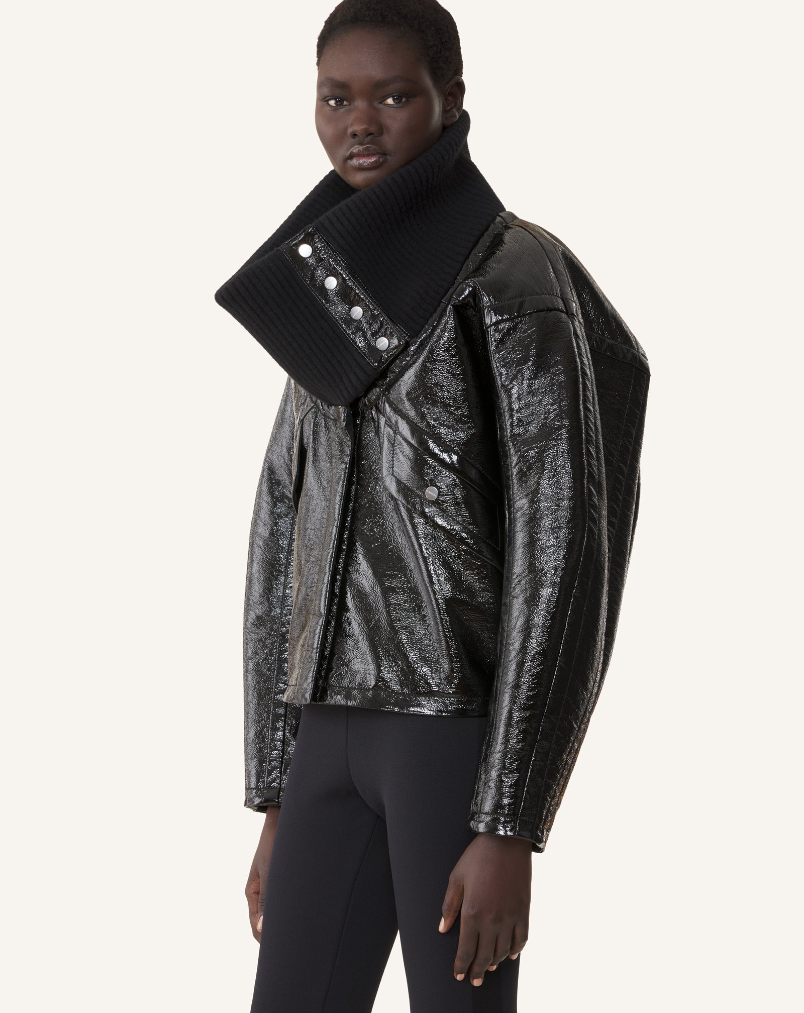 MANTEAU COURT EN VINYLE