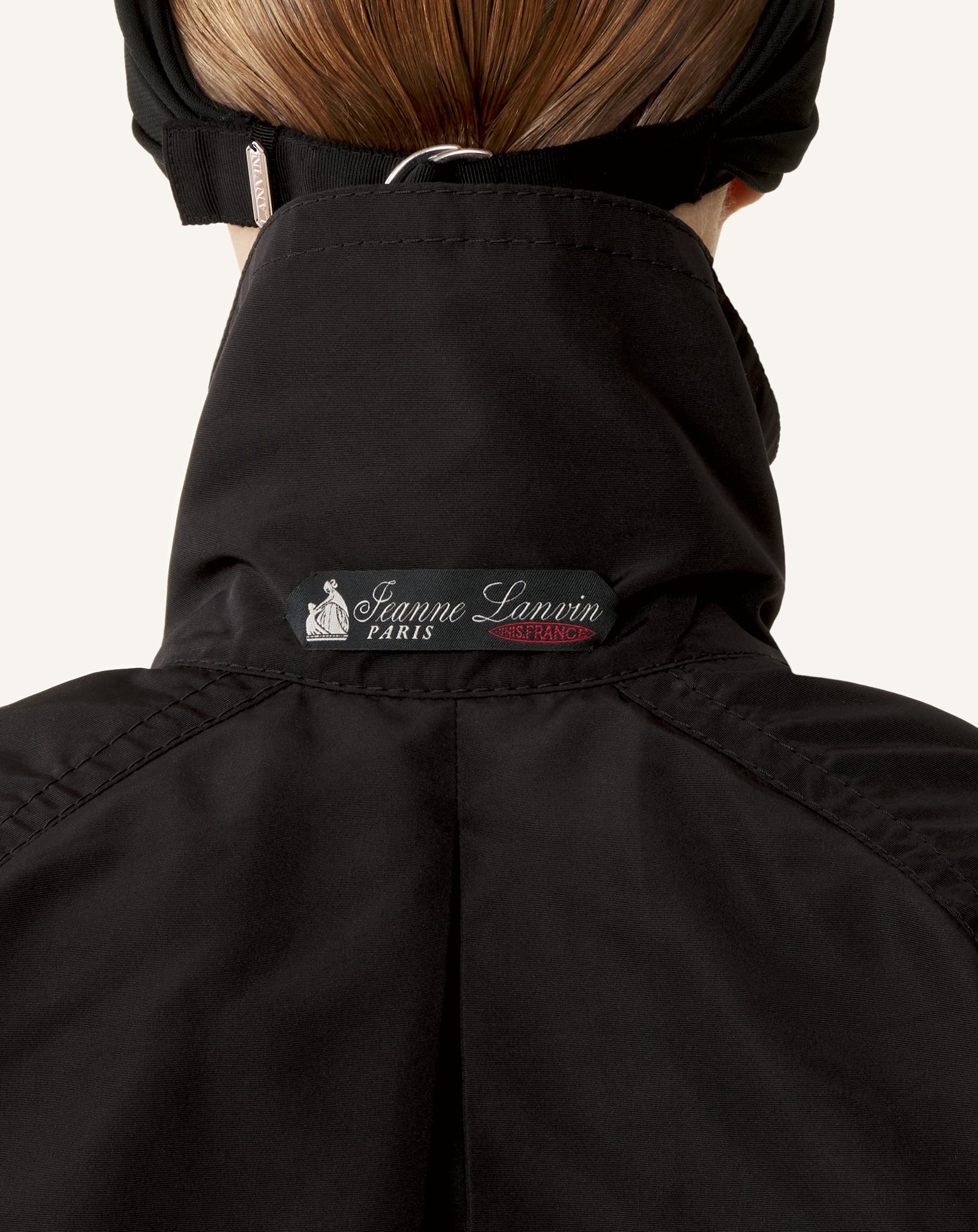 TRENCH BI-MATIÈRE EN FAILLE DE SOIE ET CHARMEUSE NOIR