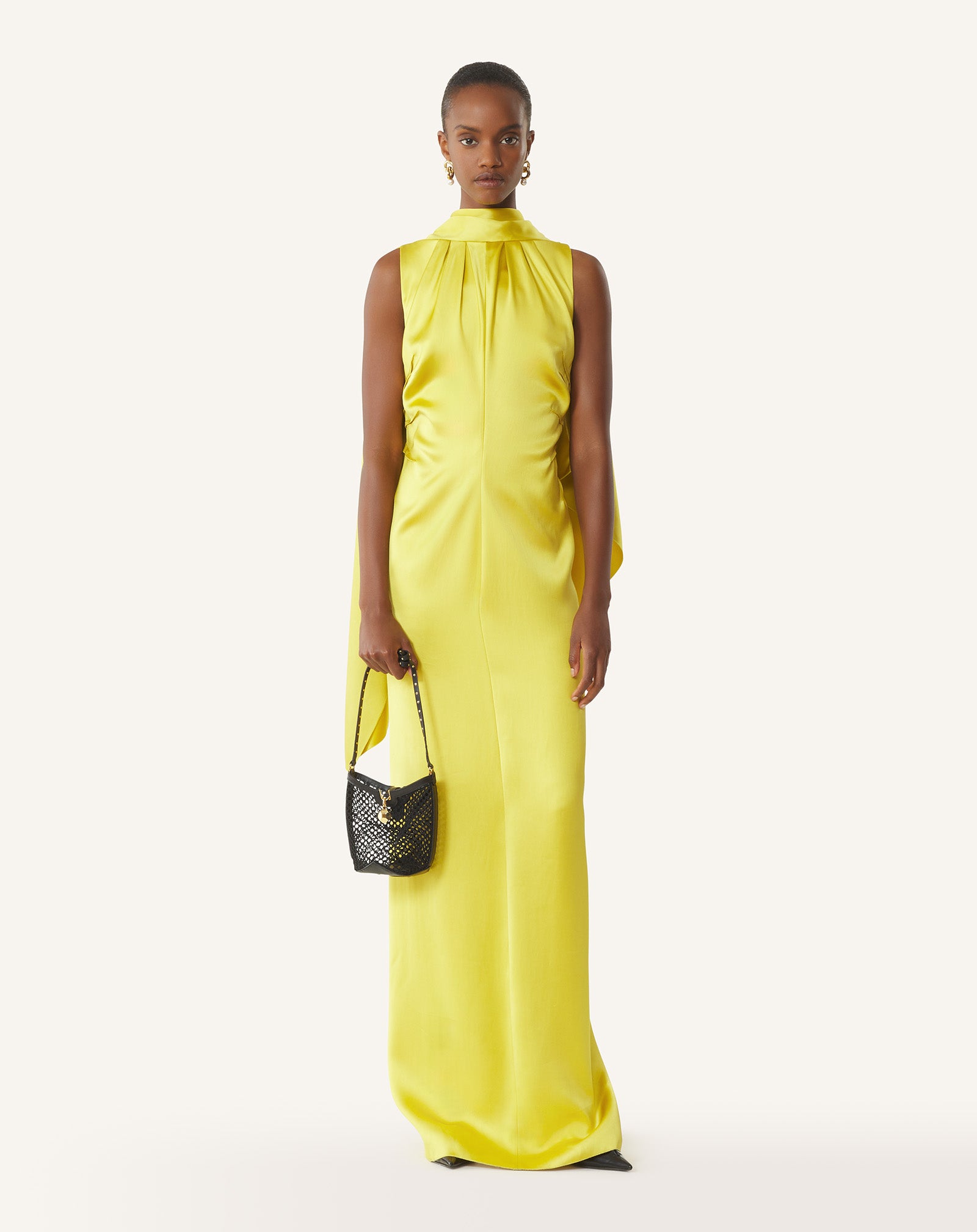 ROBE LONGUE EN SATIN JAUNE