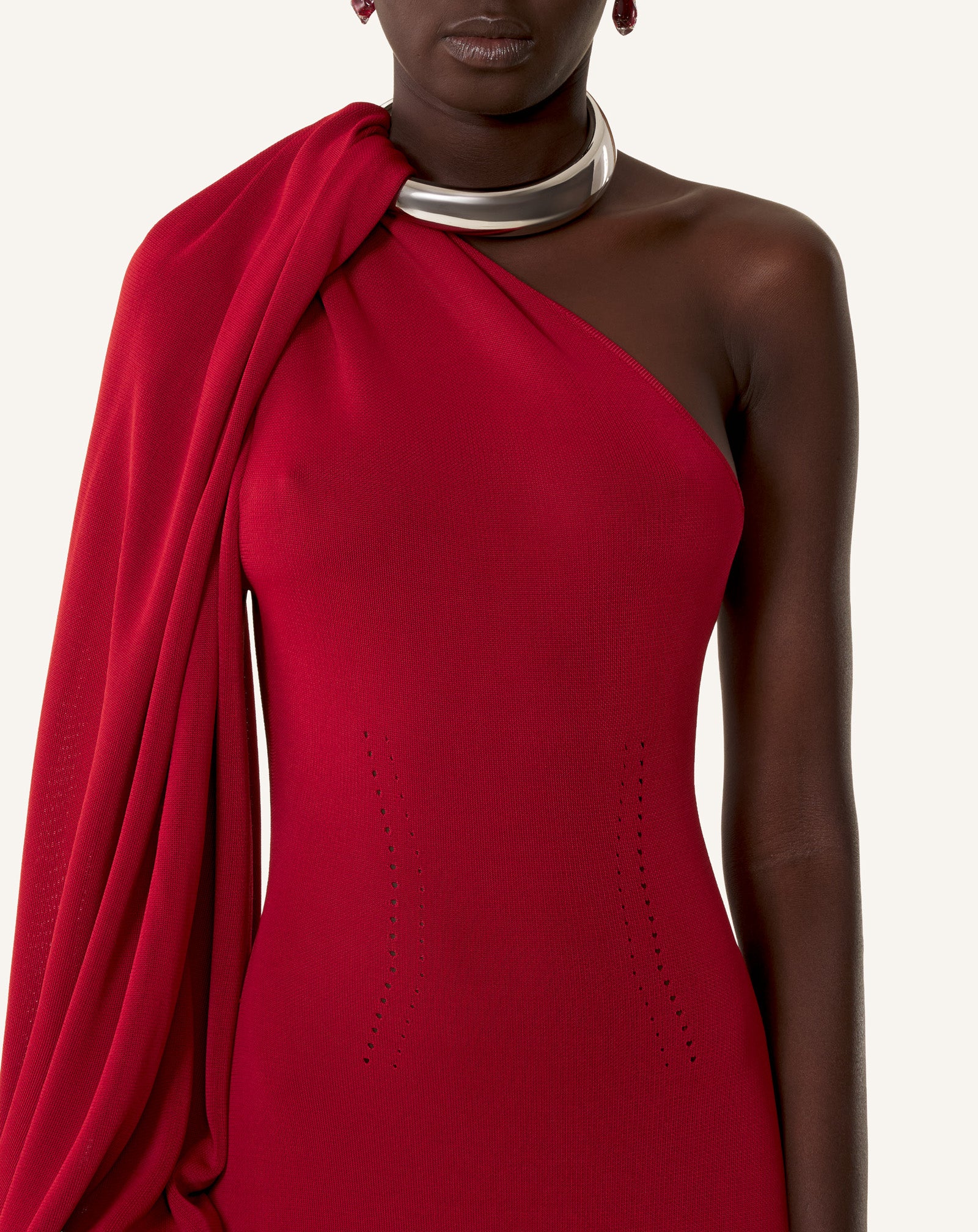 ROBE CHOKER ASYMÉTRIQUE EN VISCOSE