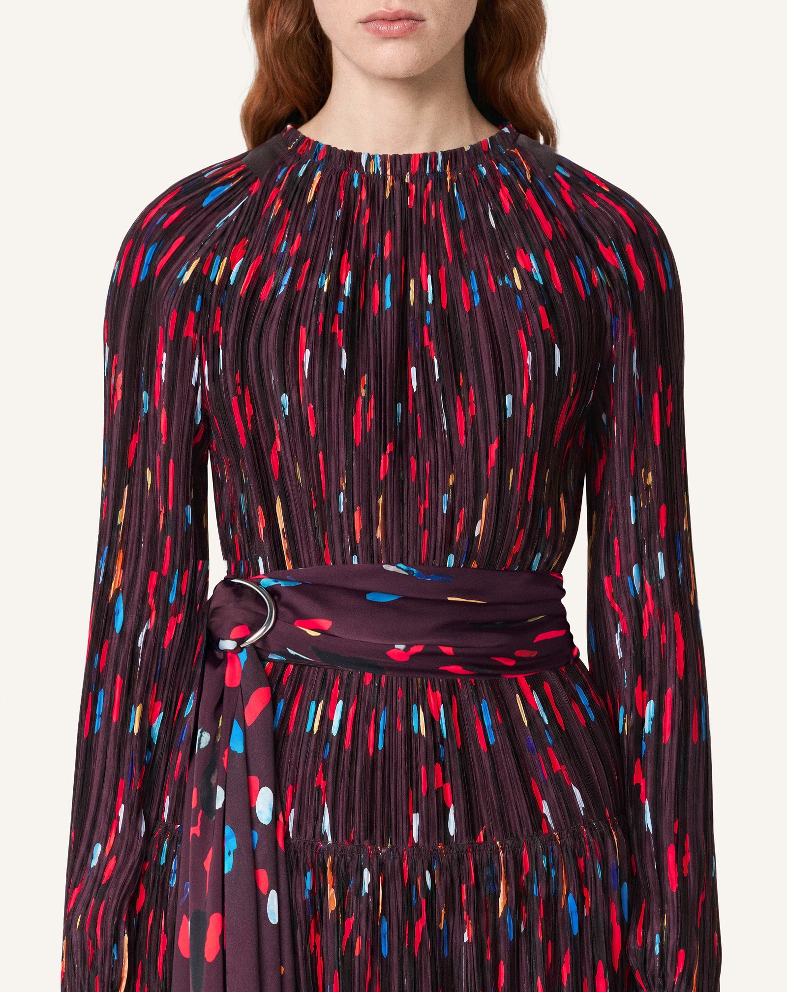 ROBE EN CHARMEUSE PLISSÉE IMPRIMÉ ROUGE