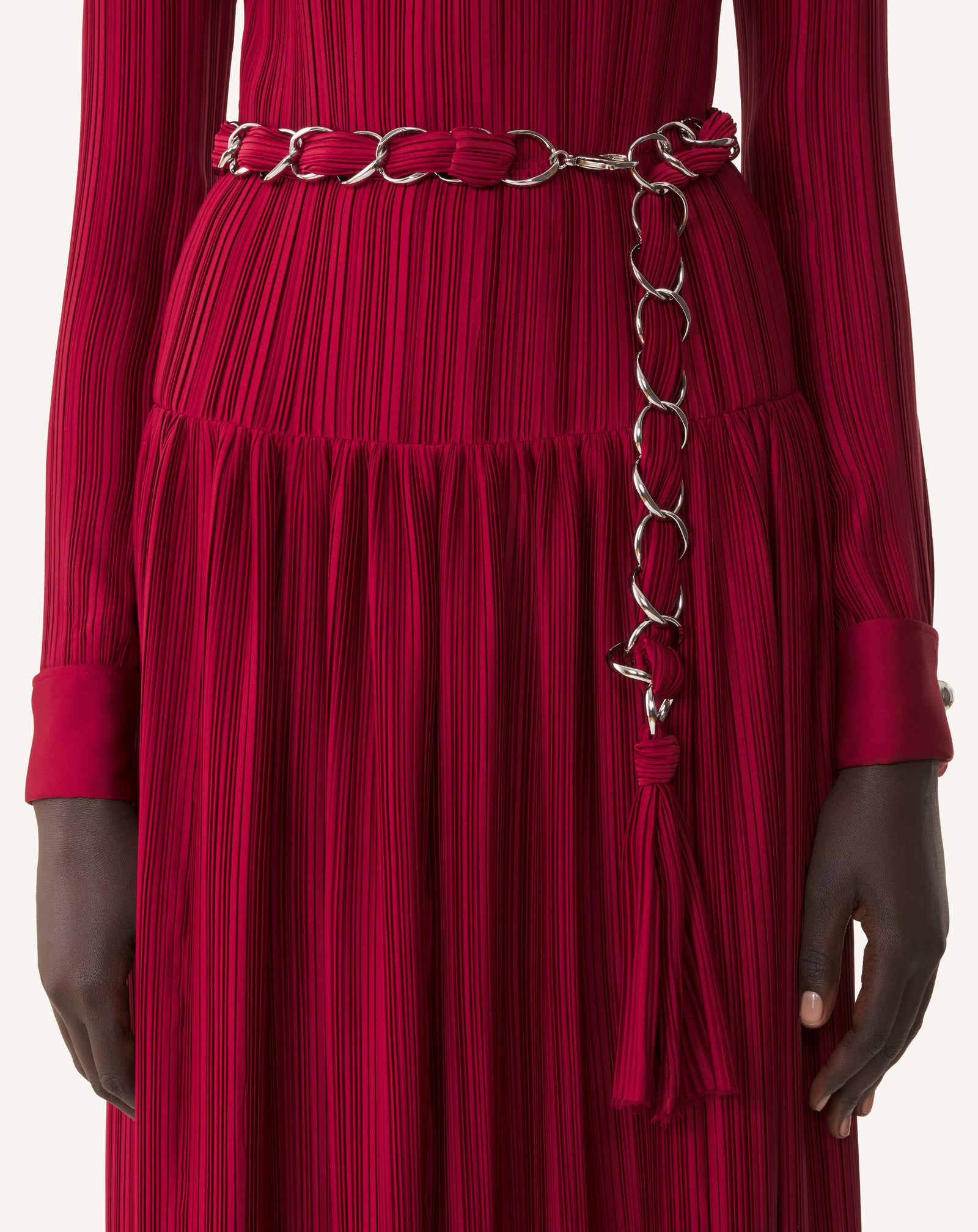 ROBE LONGUE EN CHARMEUSE PLISSÉE