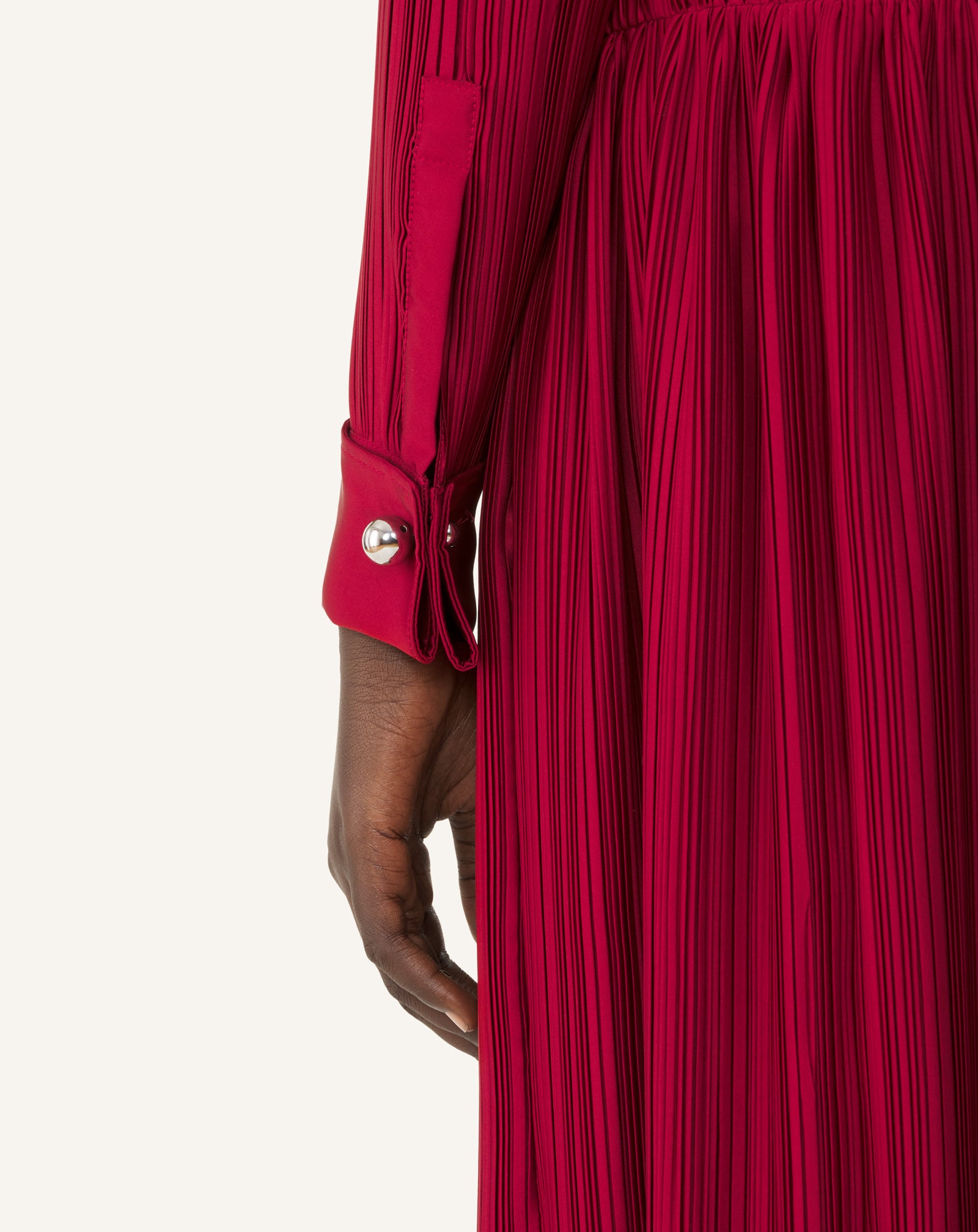 ROBE LONGUE EN CHARMEUSE PLISSÉE